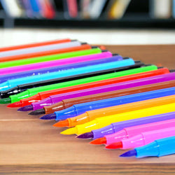 Vibrant 24-shade watercolor brush pens for inspiring creativity and artistic fun in kids.
  www.usmile.toys