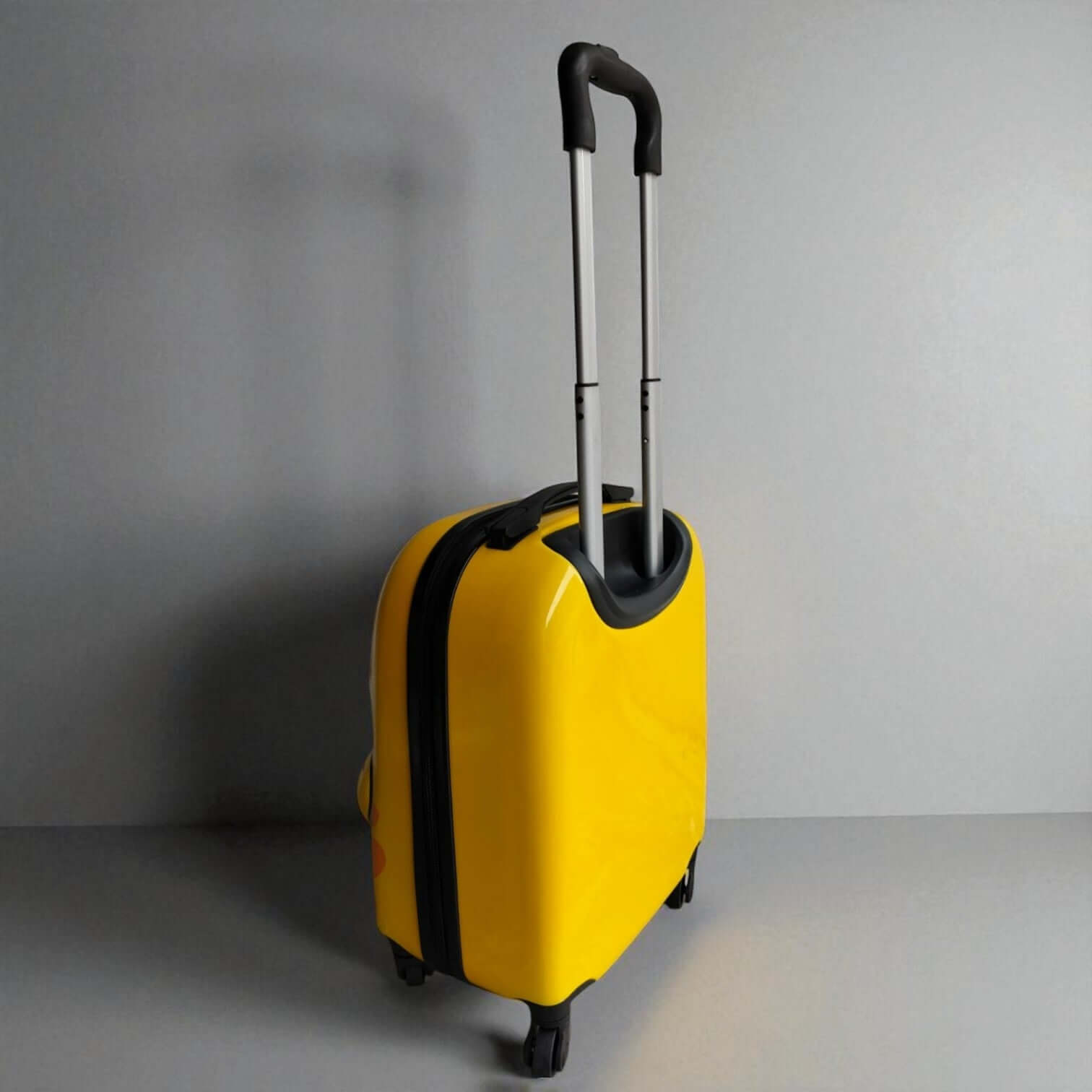 Highlights "new design," focuses on "kids' pink cat luggage," and mentions "durable wheels," which are visible and a sign of quality for luggage.
www.usmile.toys