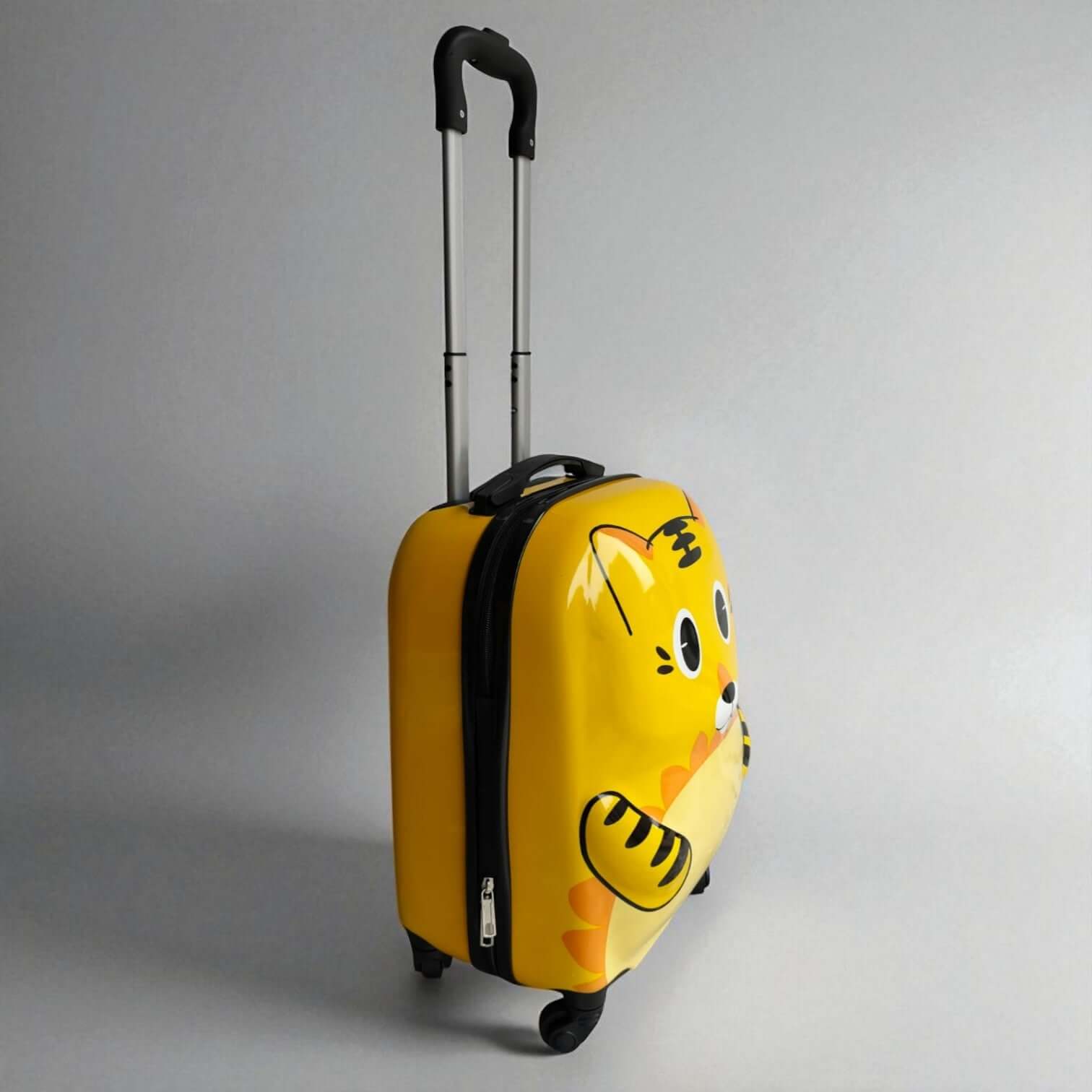 Highlights "new design," focuses on "kids' pink cat luggage," and mentions "durable wheels," which are visible and a sign of quality for luggage.
www.usmile.toys