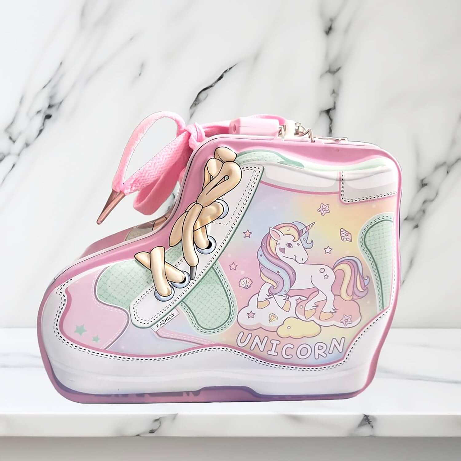 Clearly explain what's in the image. Imagine describing it to someone who can't see it. www.usmile .toys