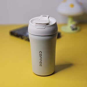 Specifies color, insulation type, travel functionality, and highlights the distinct "push-button" lid mechanism which is visible and a key feature. Includes brand name. www.usmile.toys