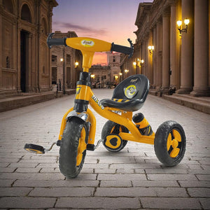 Yellow tricycle for children aged 3 to 5 years, with a sturdy frame and comfortable seat, in an urban setting. www.usmile.toys
