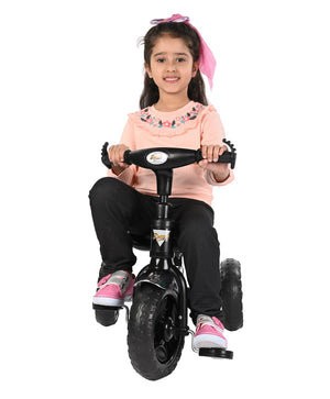 Black tricycle for children aged 3 to 5 years, with a sturdy frame and comfortable seat, in an urban setting. www.usmile.toys