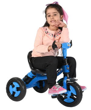 Black tricycle for children aged 3 to 5 years, with a sturdy frame and comfortable seat, in an urban setting. www.usmile.toys