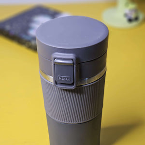 Accurately describe what's in the image. Imagine you're describing it to someone who can't see it. www.usmile.toys