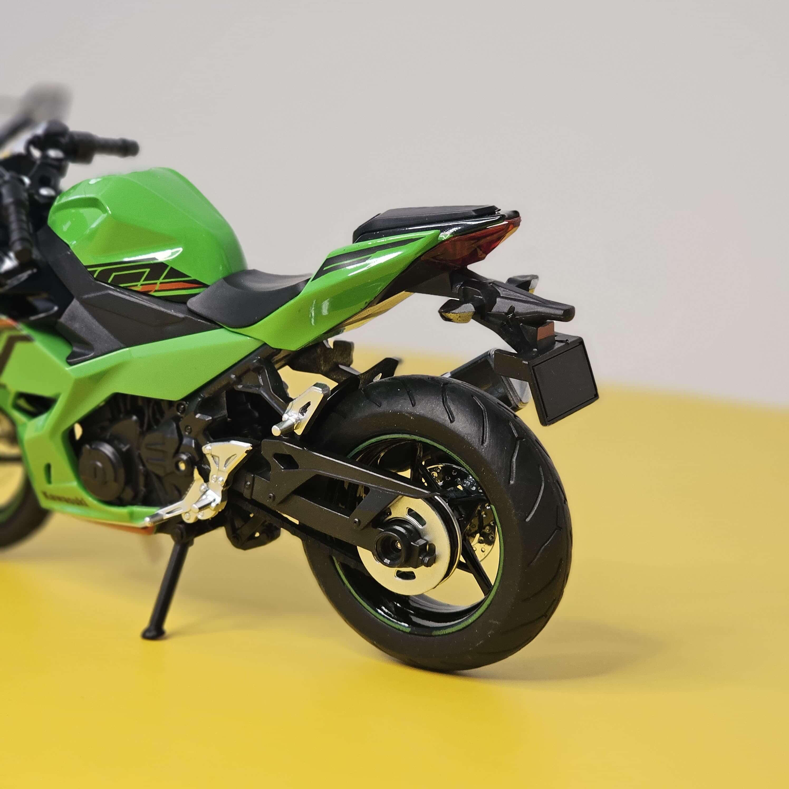 vibrant green and black toy motorbike, a die-cast model designed for kids with interactive LED lights and fun pull-back action, available at Usmile Toys.www.usmile.toys