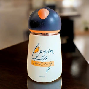 Insulated stainless steel water bottle for kids, keeps drinks hot and cold, perfect for school and travel . Available in various colours.
www.usmile.toys