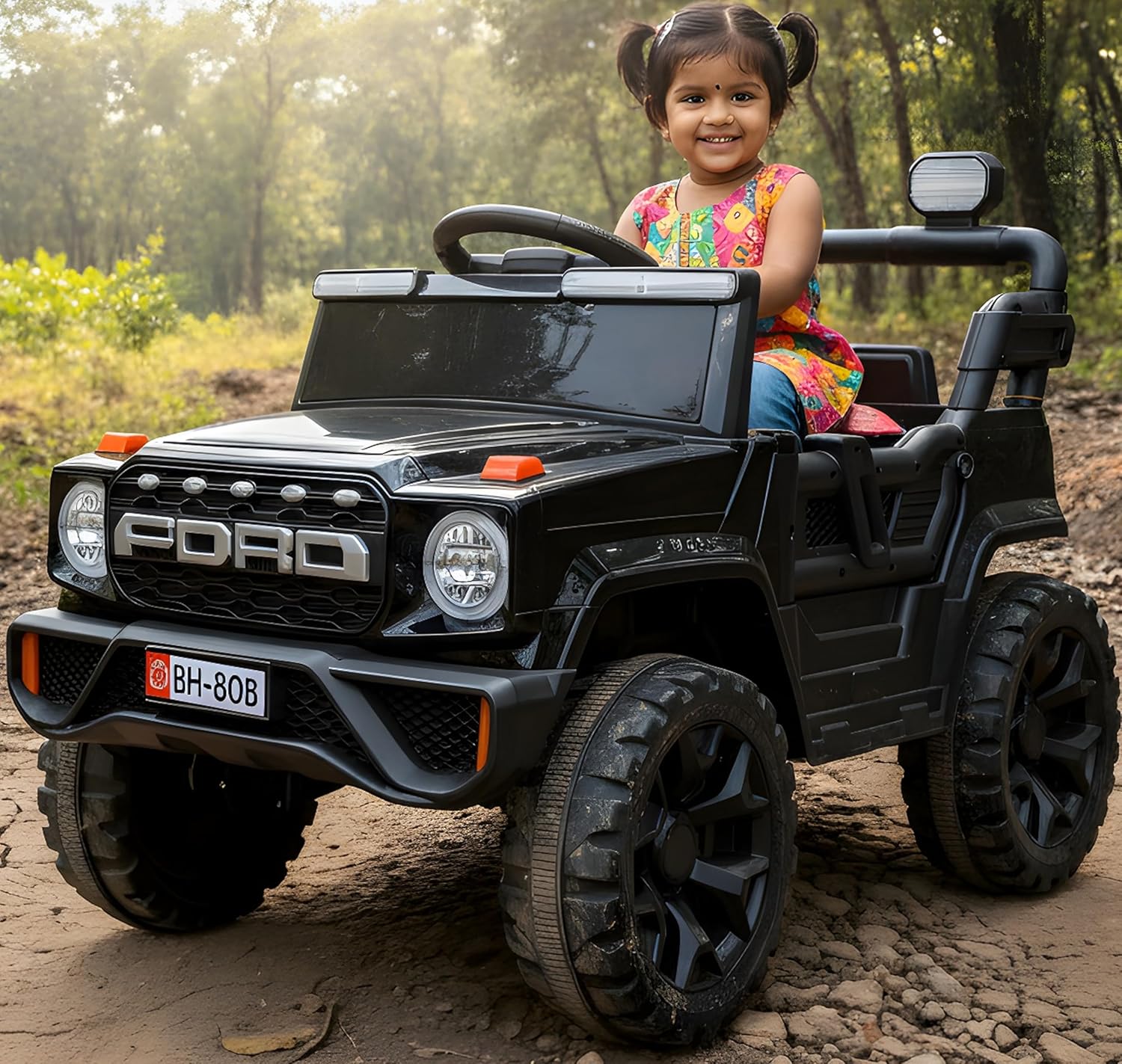 www.usmile.toys_4x4_jeep_for_kids_1_to_6_years_-_Electric_Car_toy_ride_on01 Child sitting in a toy Ford vehicle outdoors