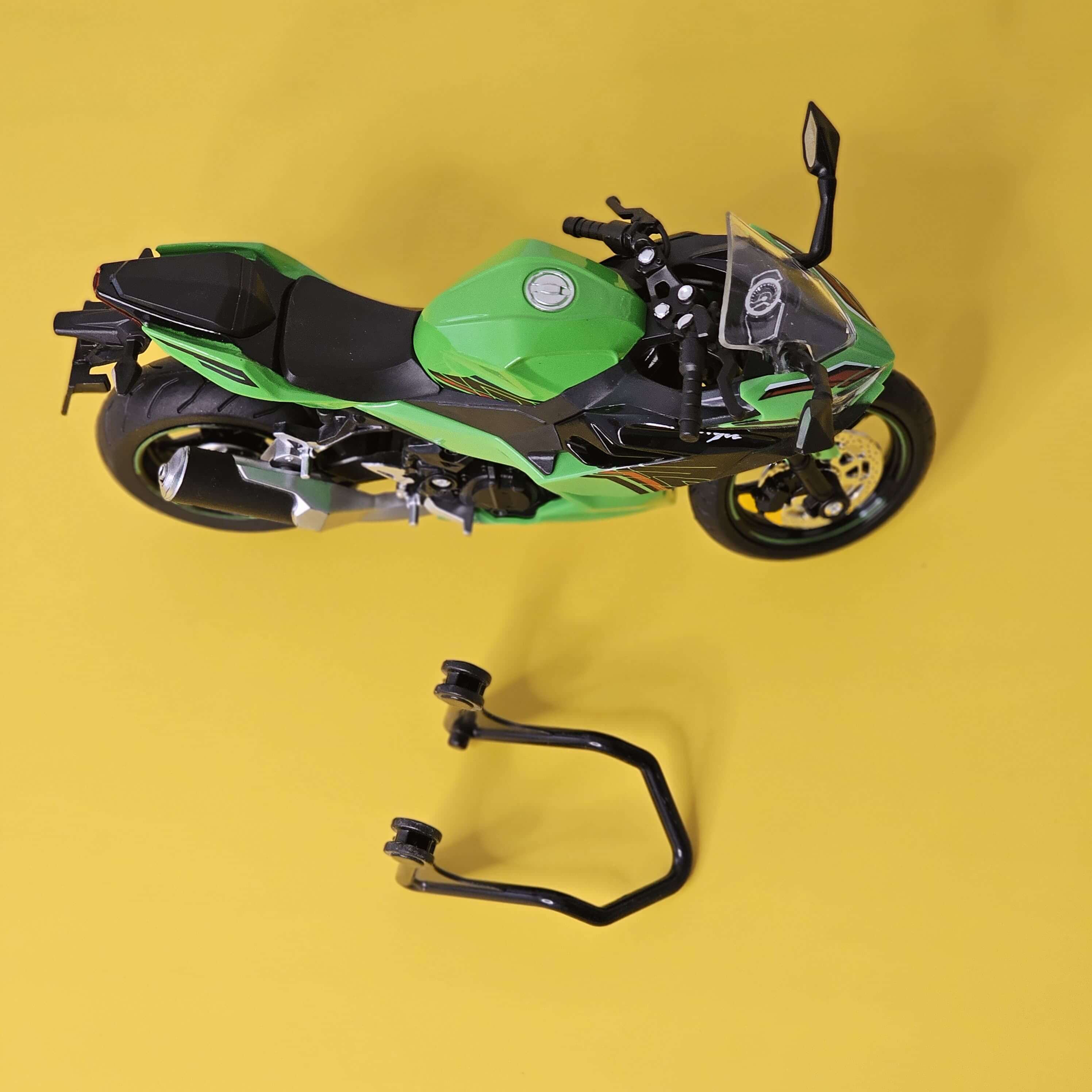 Front view of a bright green die-cast Kawasaki Ninja sports bike toy, showcasing its realistic design and working LED headlights, perfect for kids' playtime from Usmile Toys.