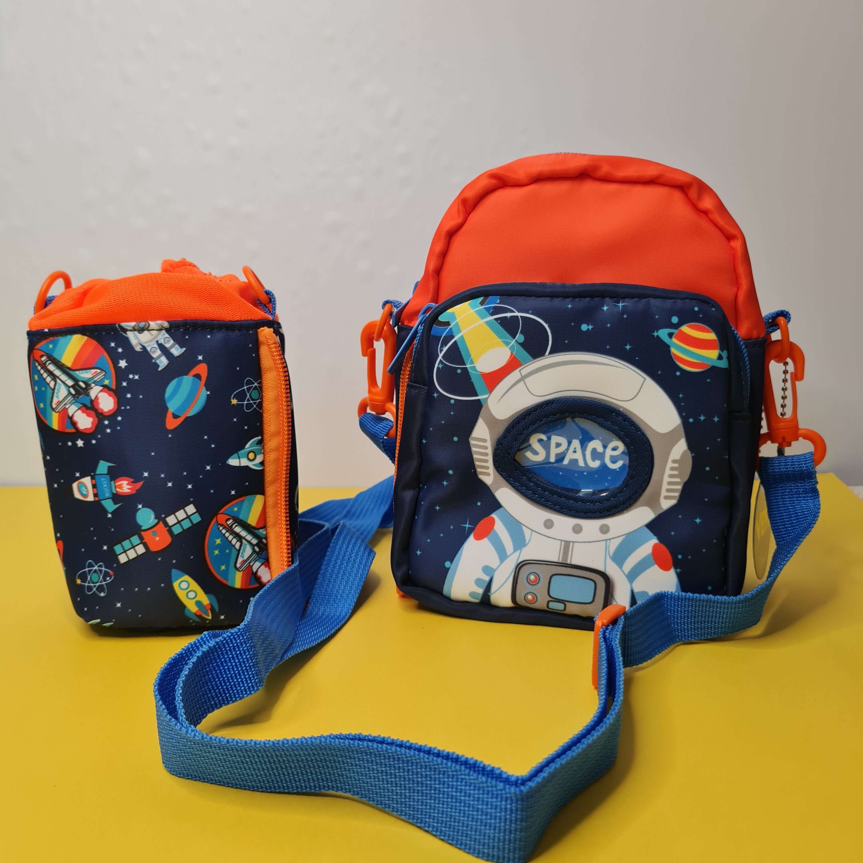 Space adventure tiffin and bottle carrier for school, in blue and orange. www.usmile.toys