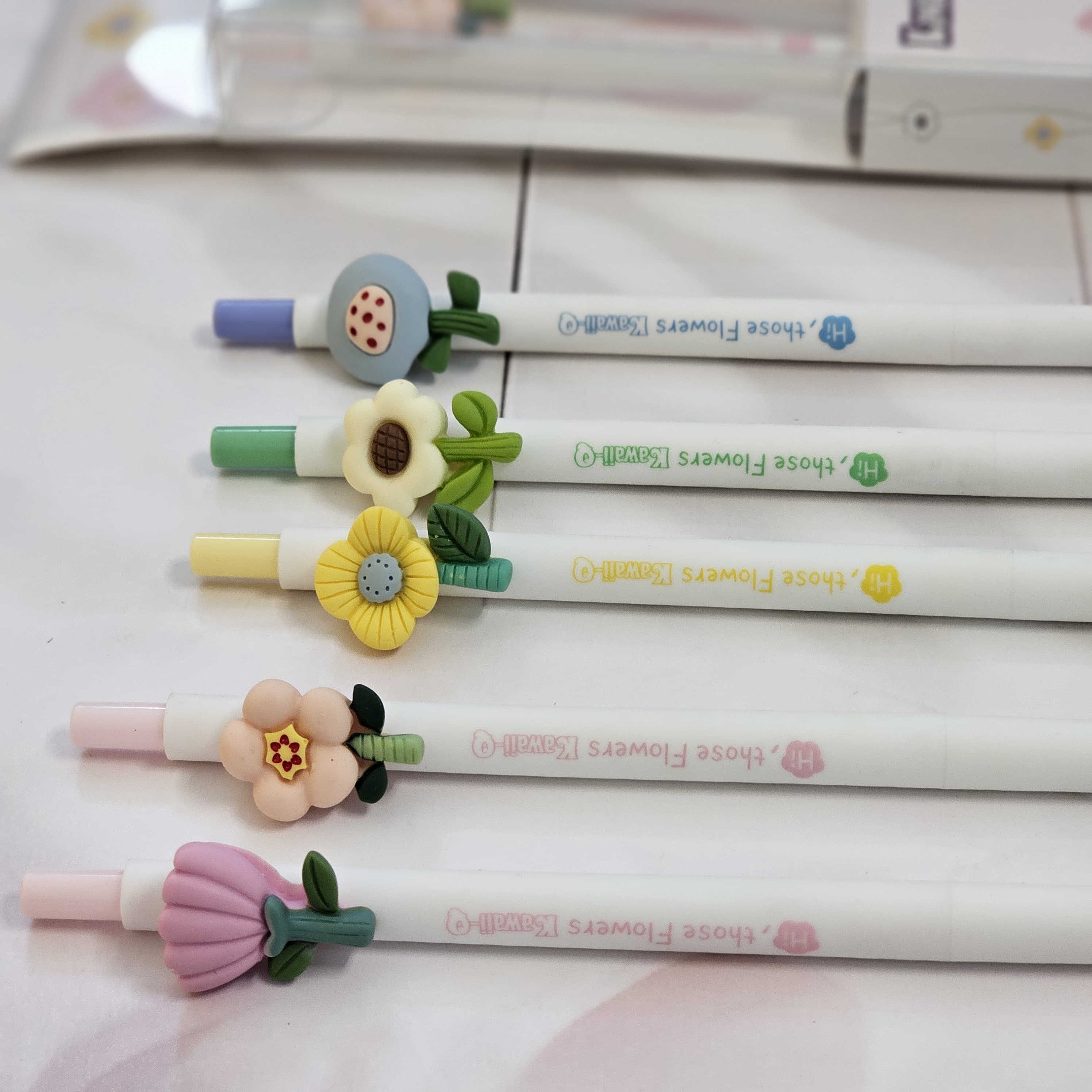 Kawaii flower-themed fancy gel ink pens – perfect for school, office, and journaling. www.usmile.toys 