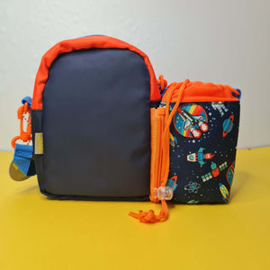 Space adventure tiffin and bottle carrier for school, in blue and orange. www.usmile.toys