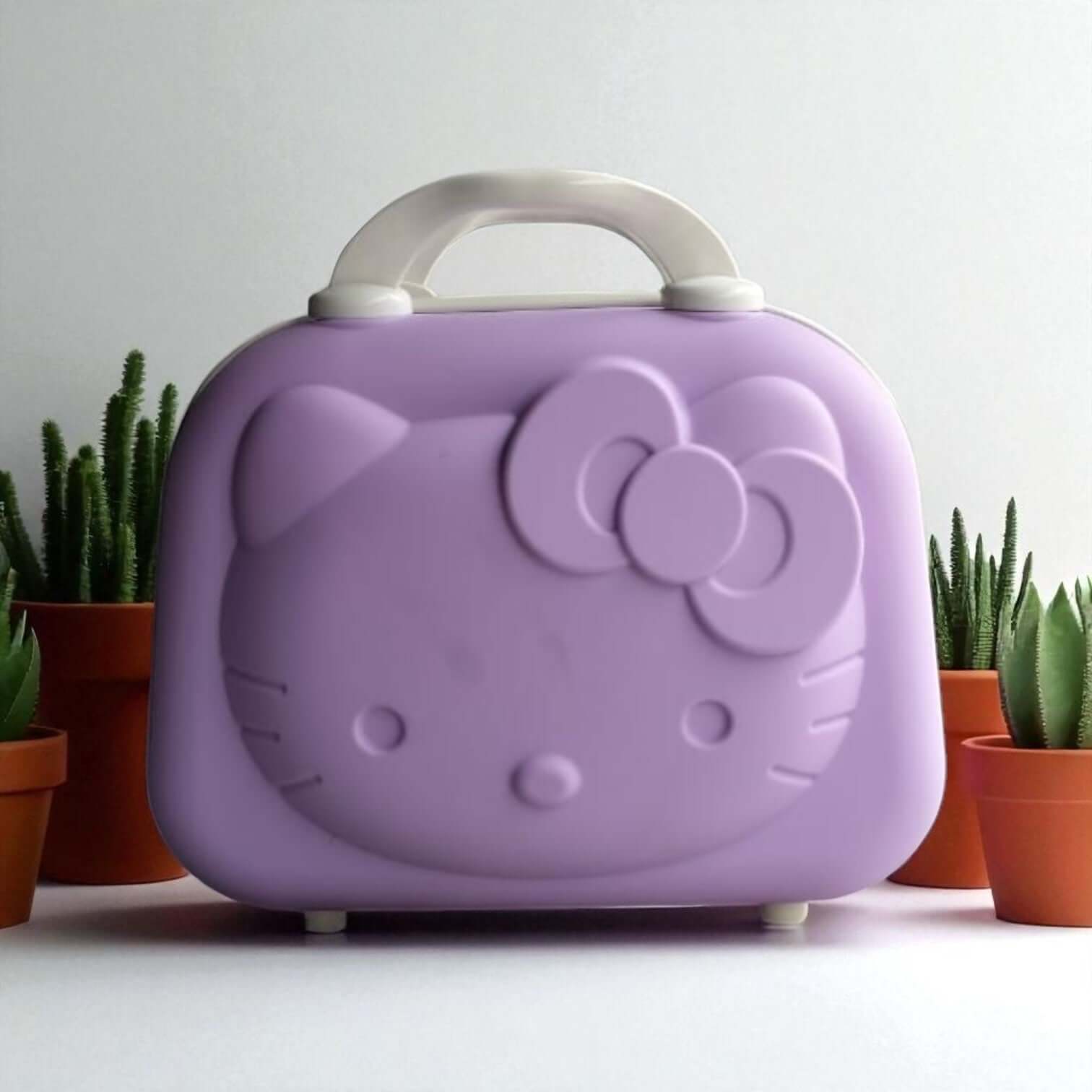 Clearly identifies the popular "Hello Kitty" character, specifies the color ("mint green"), and highlights a key feature (top handle). Includes your brand name. This is great for users searching for branded items.
www.usmile.toys