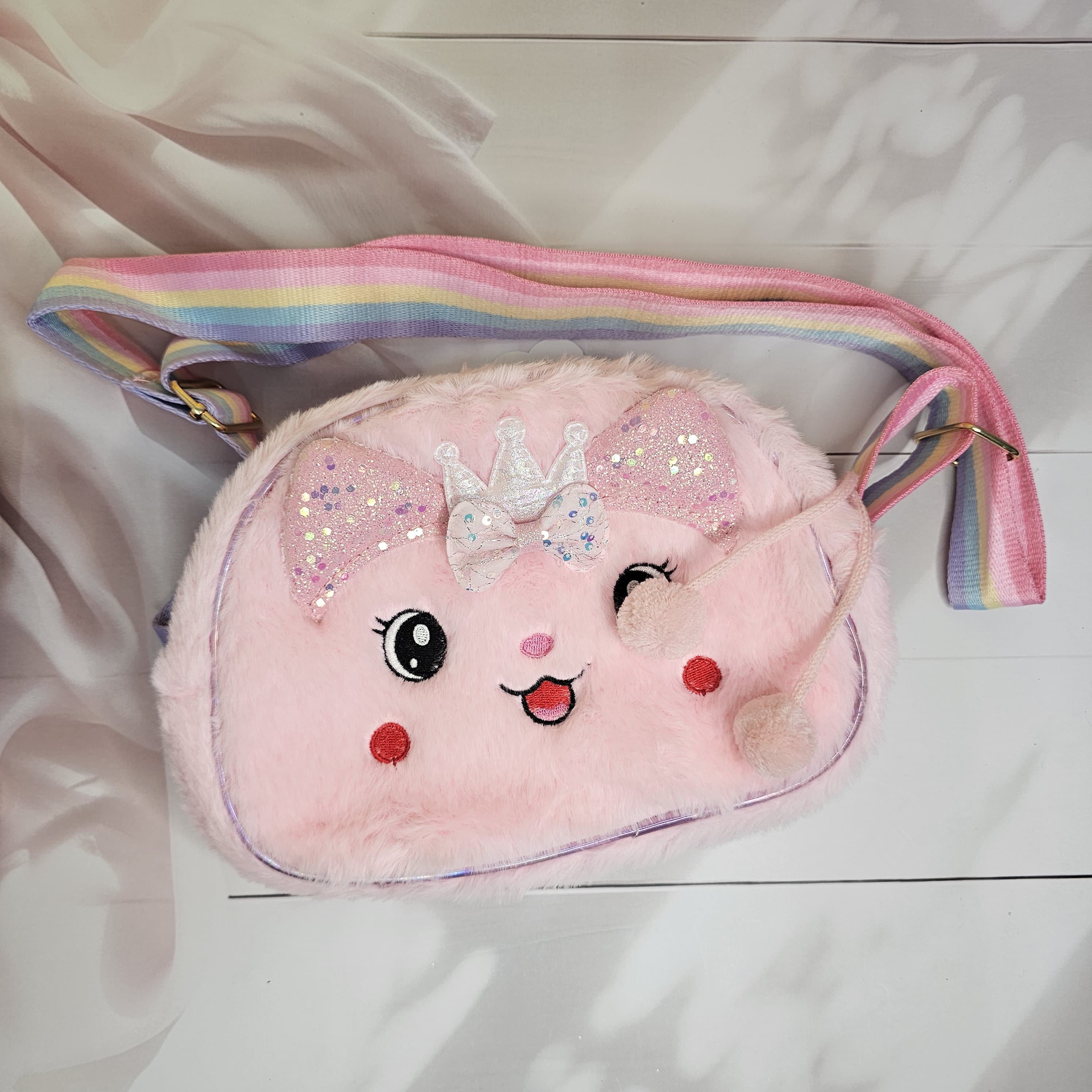 Shop this adorable and soft bunny shoulder bag and more kids' accessories at Usmile Toys www.usmile.toys.
