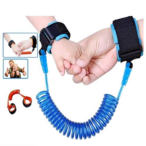Blue anti-lost wrist safety strap connecting an adult's hand to a child's hand, featuring comfortable wrist cuffs and a coiled wire, designed for keeping toddlers and kids safe in public, available from Usmile Toys www.usmile.toys