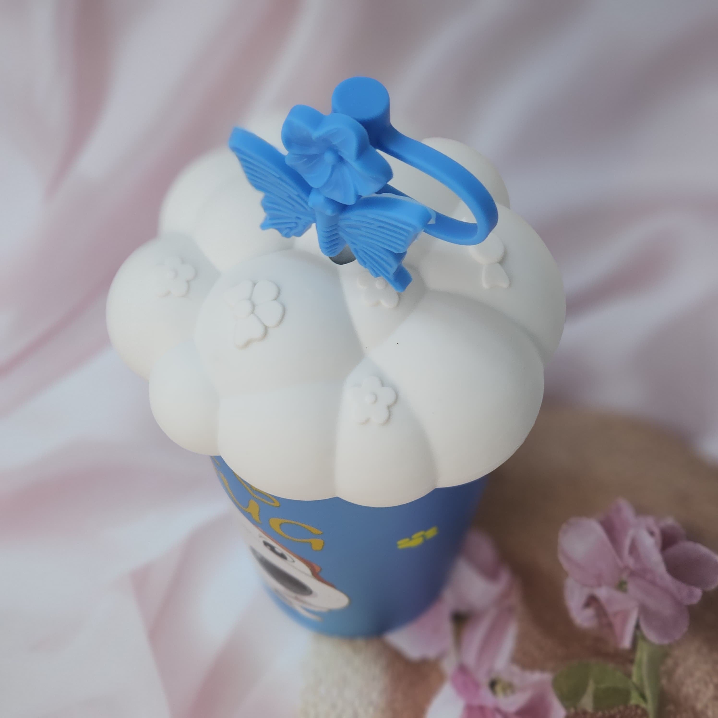 "Assortment of Usmile Toys Cartoon Insulated Fancy Shippers with Cloud Lids, designed for children with popular cartoon characters and colorful straw accessories, promoting hydration." www.usmile.toys