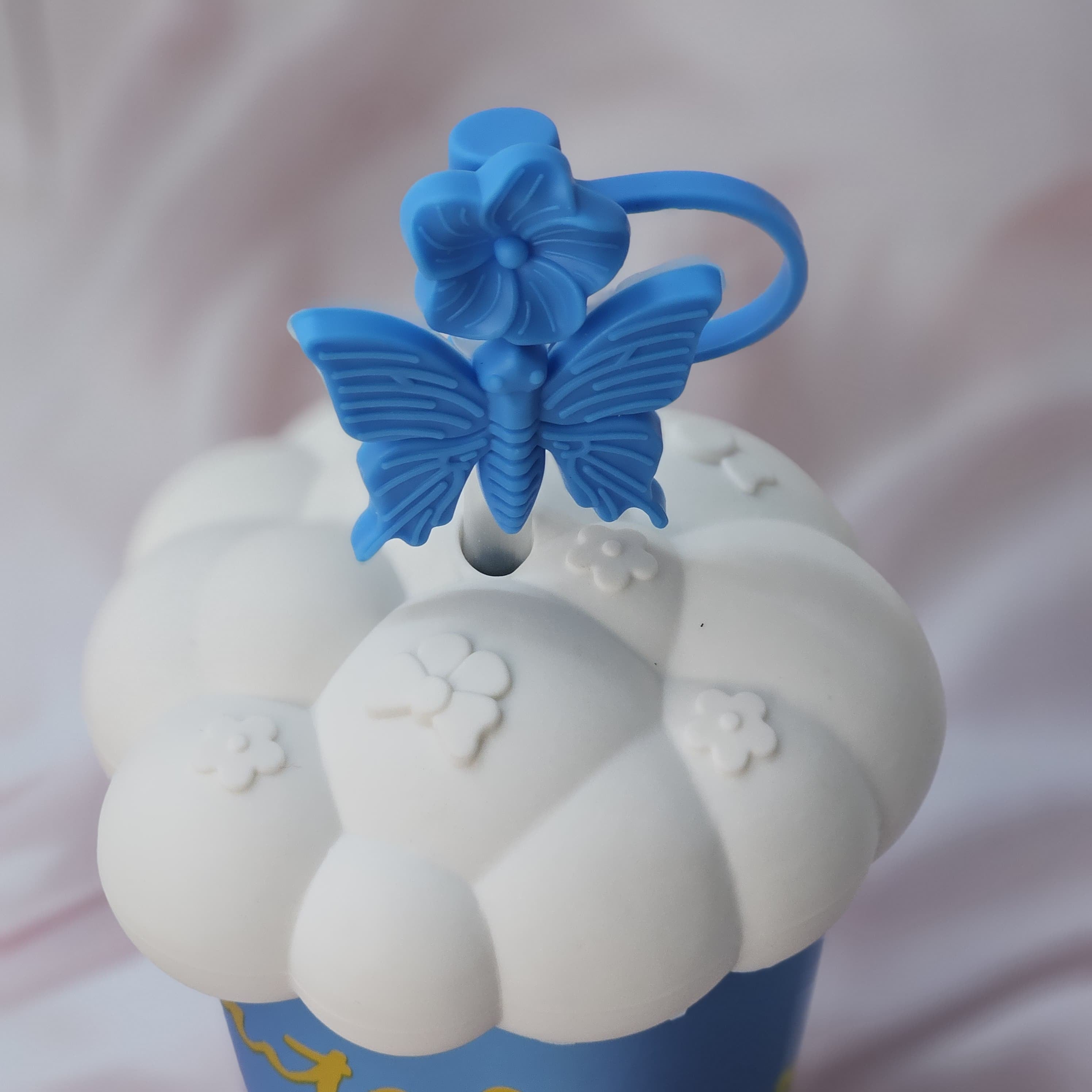 "Assortment of Usmile Toys Cartoon Insulated Fancy Shippers with Cloud Lids, designed for children with popular cartoon characters and colorful straw accessories, promoting hydration." www.usmile.toys