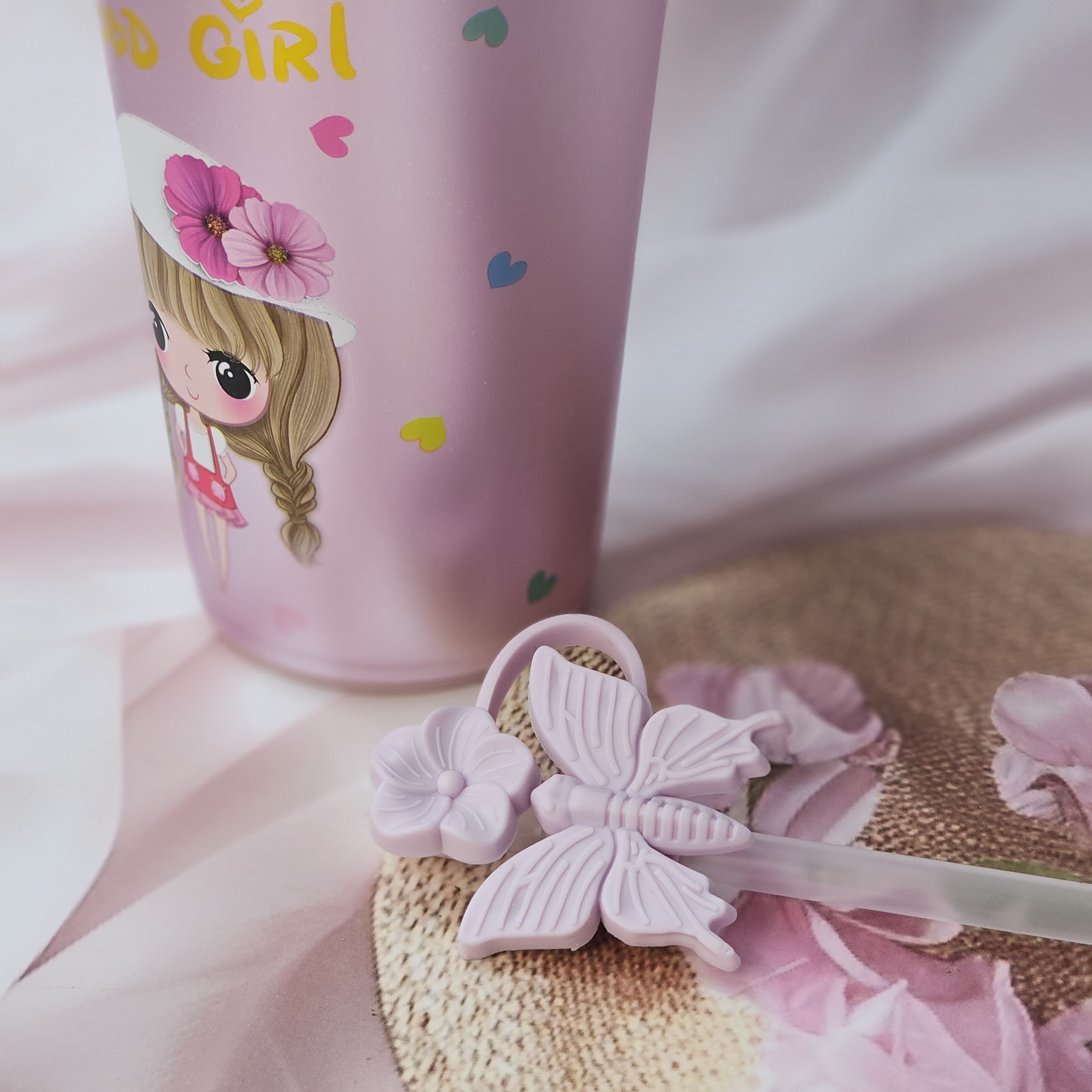 "Assortment of Usmile Toys Cartoon Insulated Fancy Shippers with Cloud Lids, designed for children with popular cartoon characters and colorful straw accessories, promoting hydration."