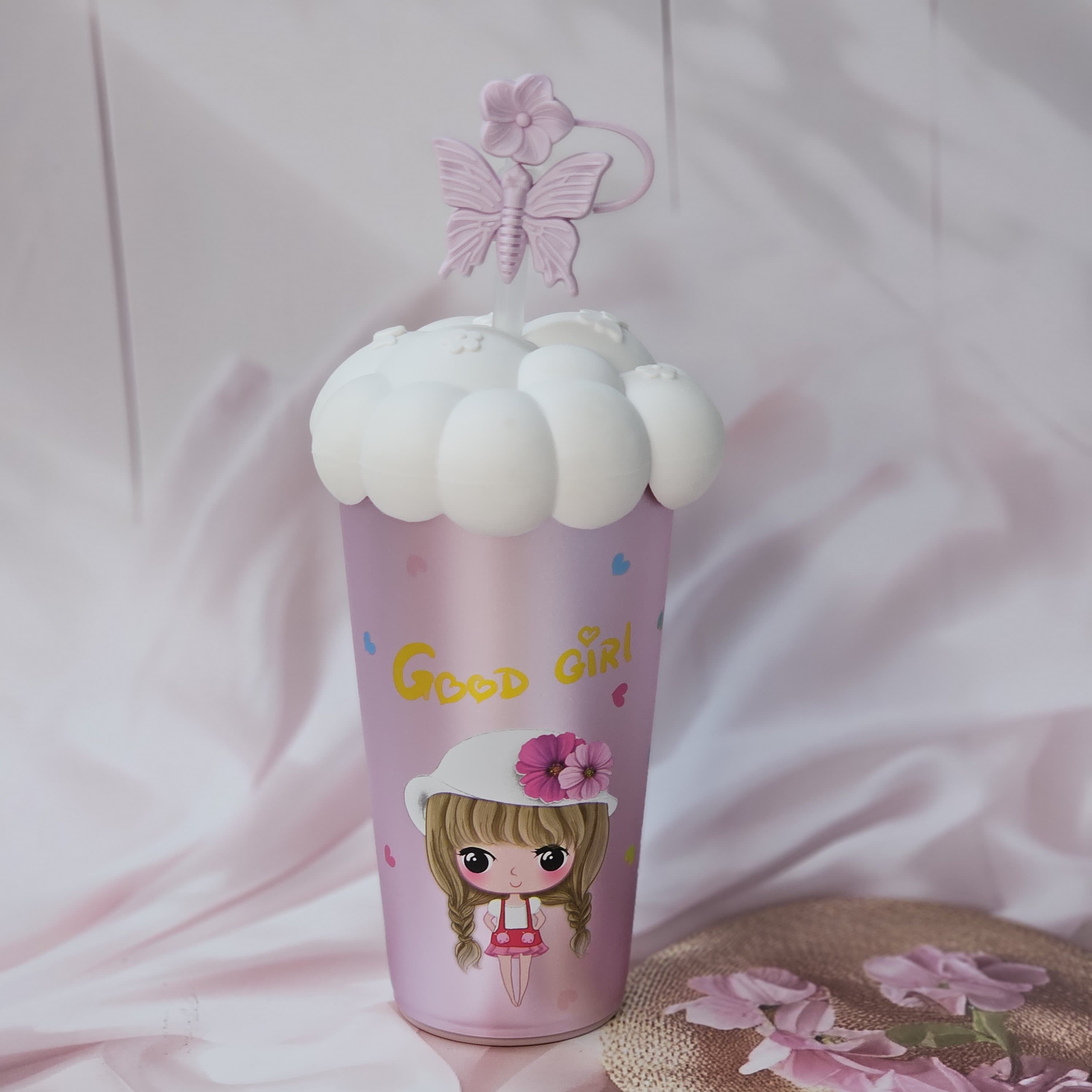 Front view of five Usmile Toys kids' insulated cups, each with a different cartoon design (pug, donut, bunny, giraffe, girl) and a distinctive cloud-like lid with a matching character straw topper." www.usmile.toys
