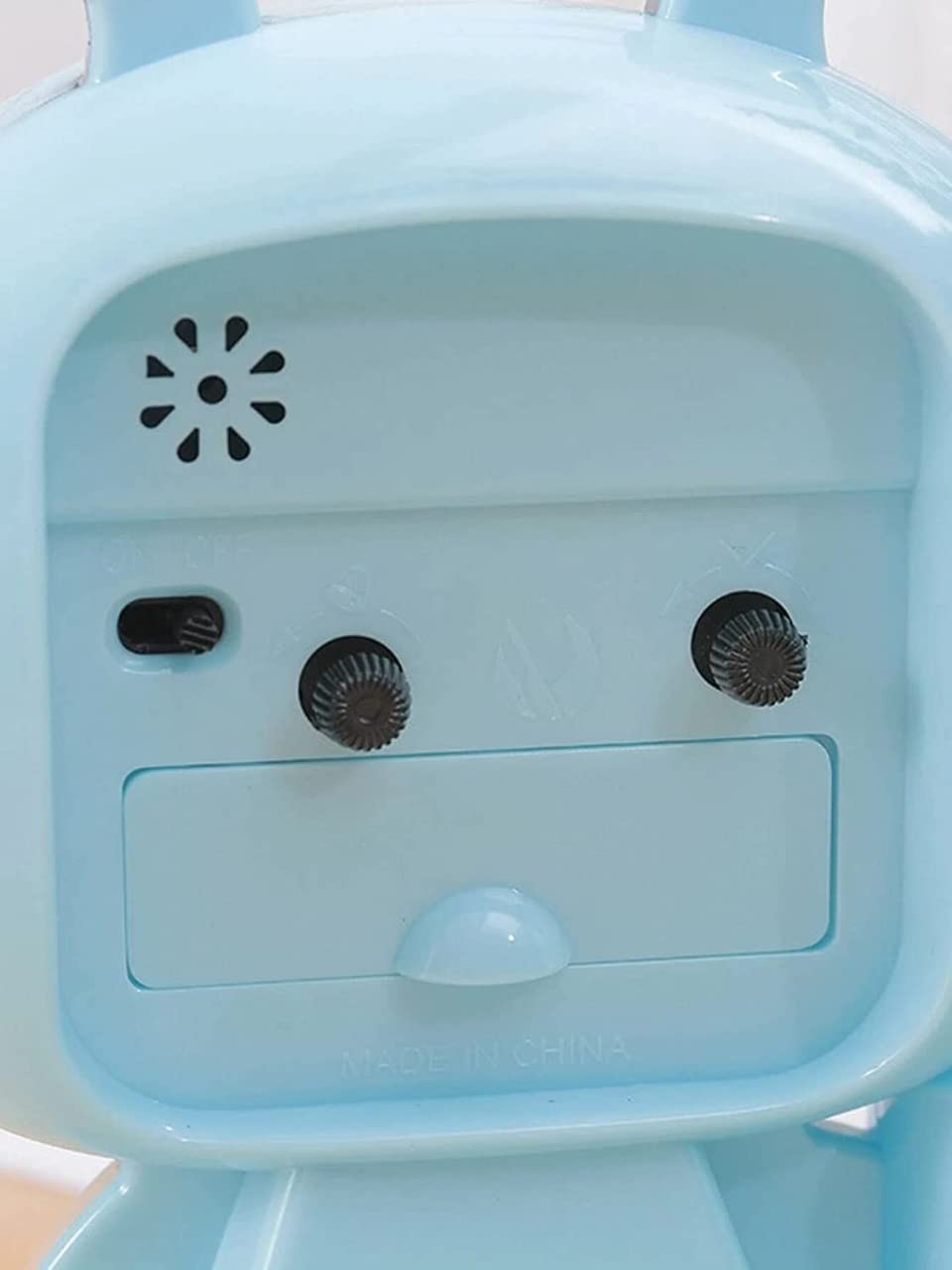 Cartoon Bee Desk Clock with Pen Organizer: Available in blue, pink, and yellow. A charming addition to any workspace.
www.usmile.toys