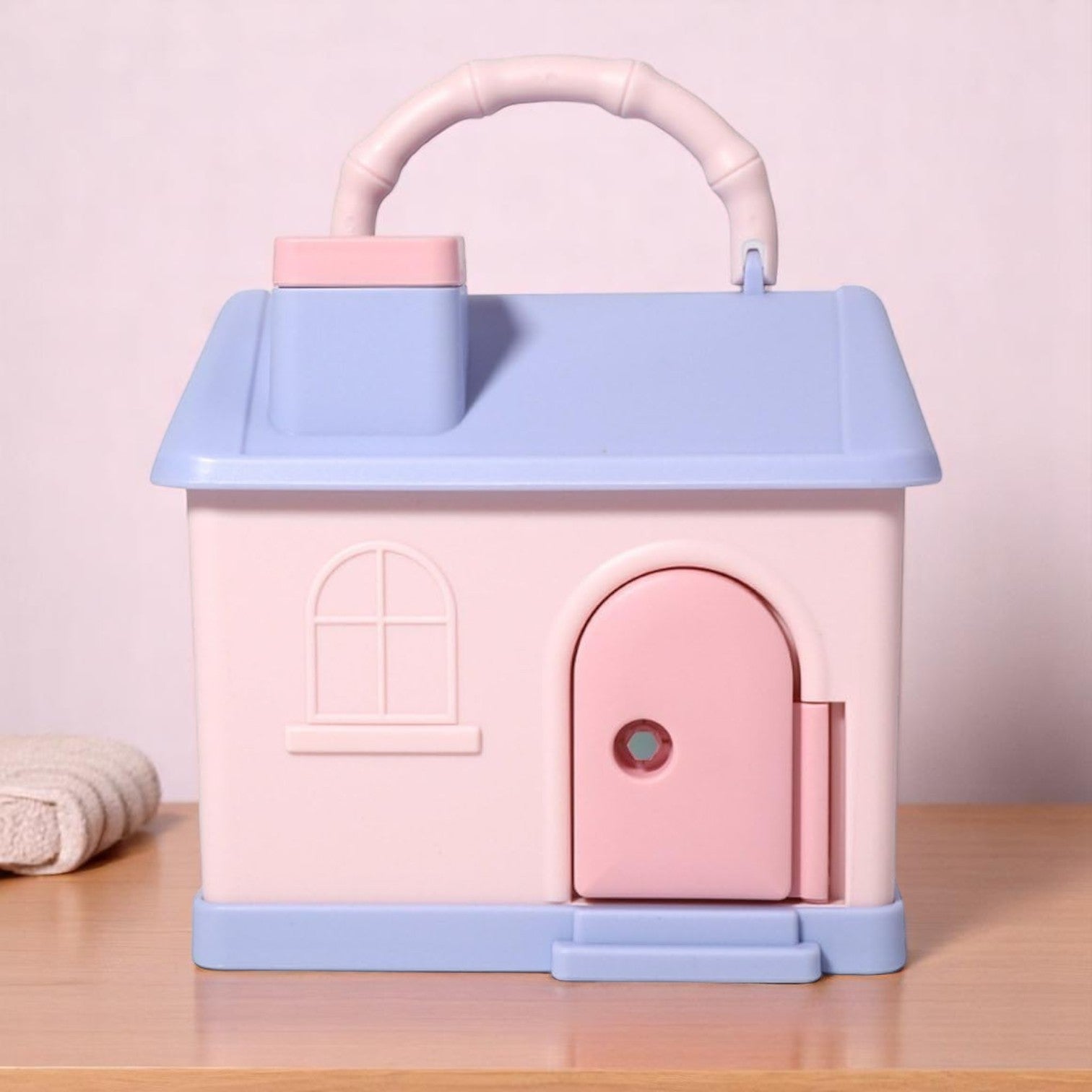 Cute pink and blue house money bank for kids with lock and key, a perfect piggy bank. www.usmile.toys