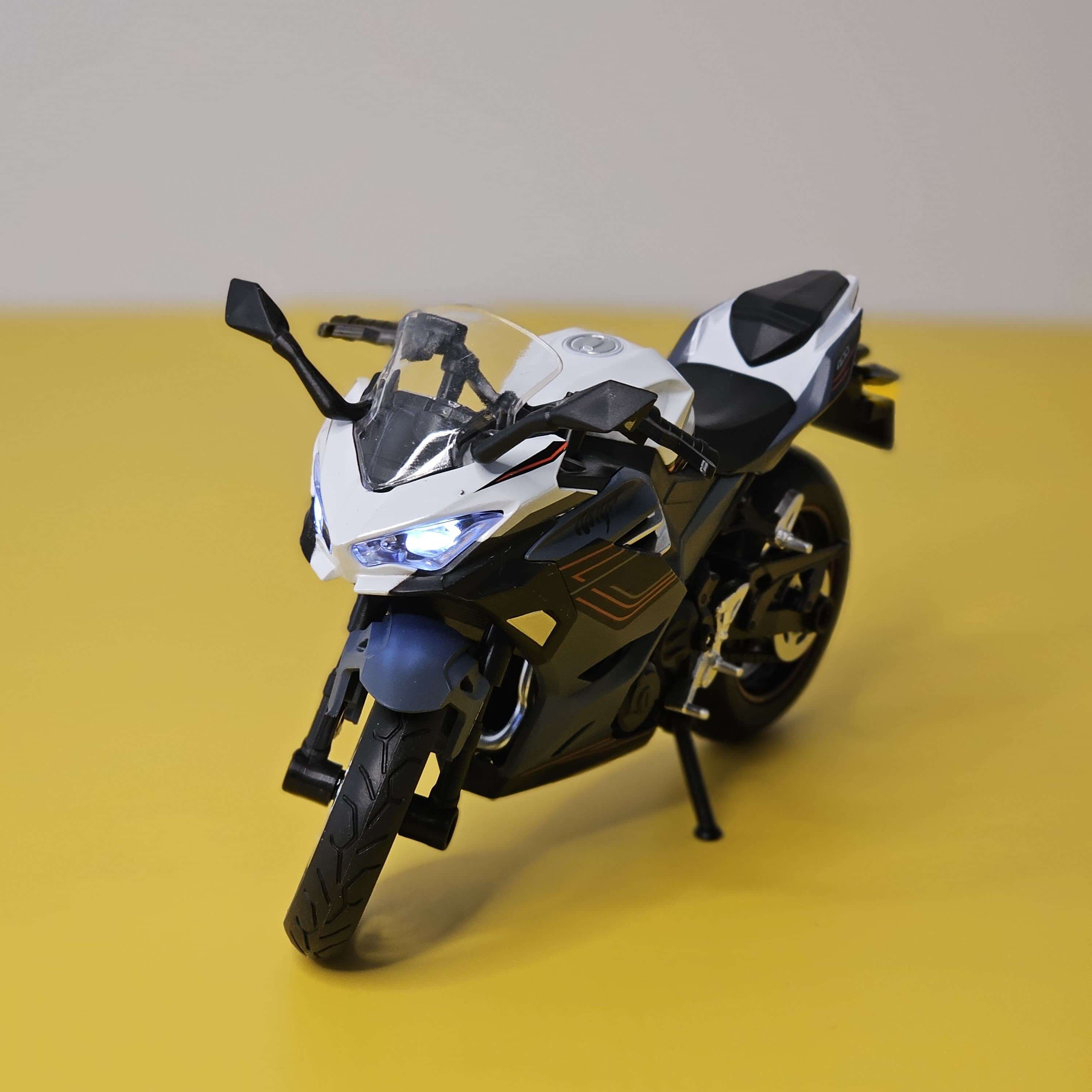 Vibrant green die-cast Kawasaki Ninja sports bike toy with black accents, featuring pull-back action and LED lights, perfect for kids' playtime from Usmile Toys.