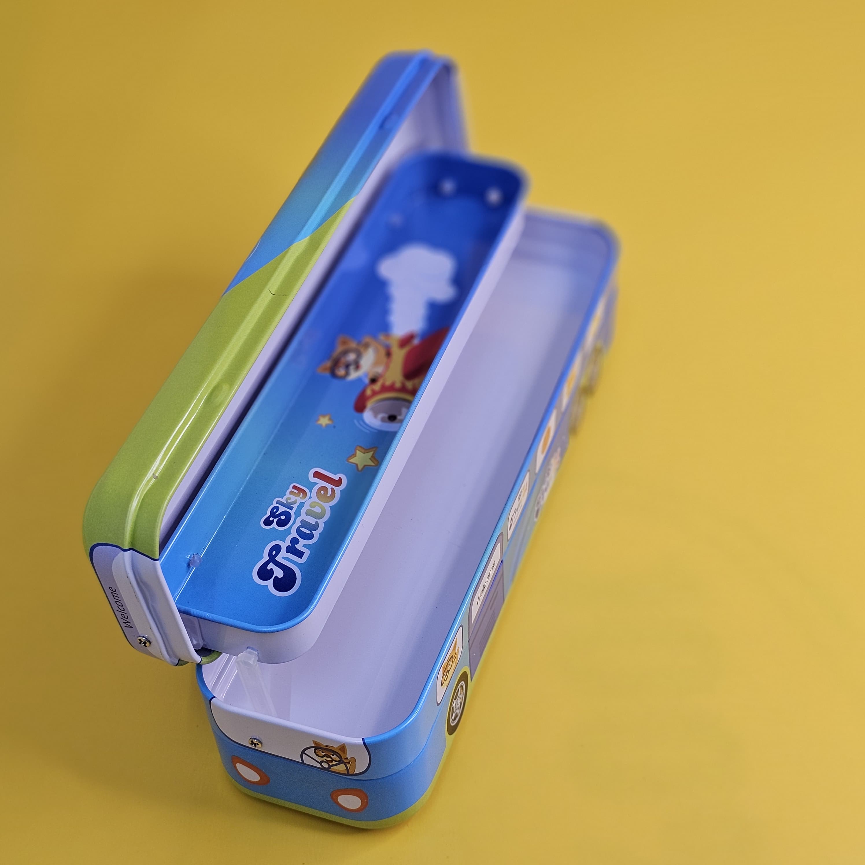 Find this unique and engaging stationery organizer and other kids' accessories at Usmile Toys www.usmile.toys.
