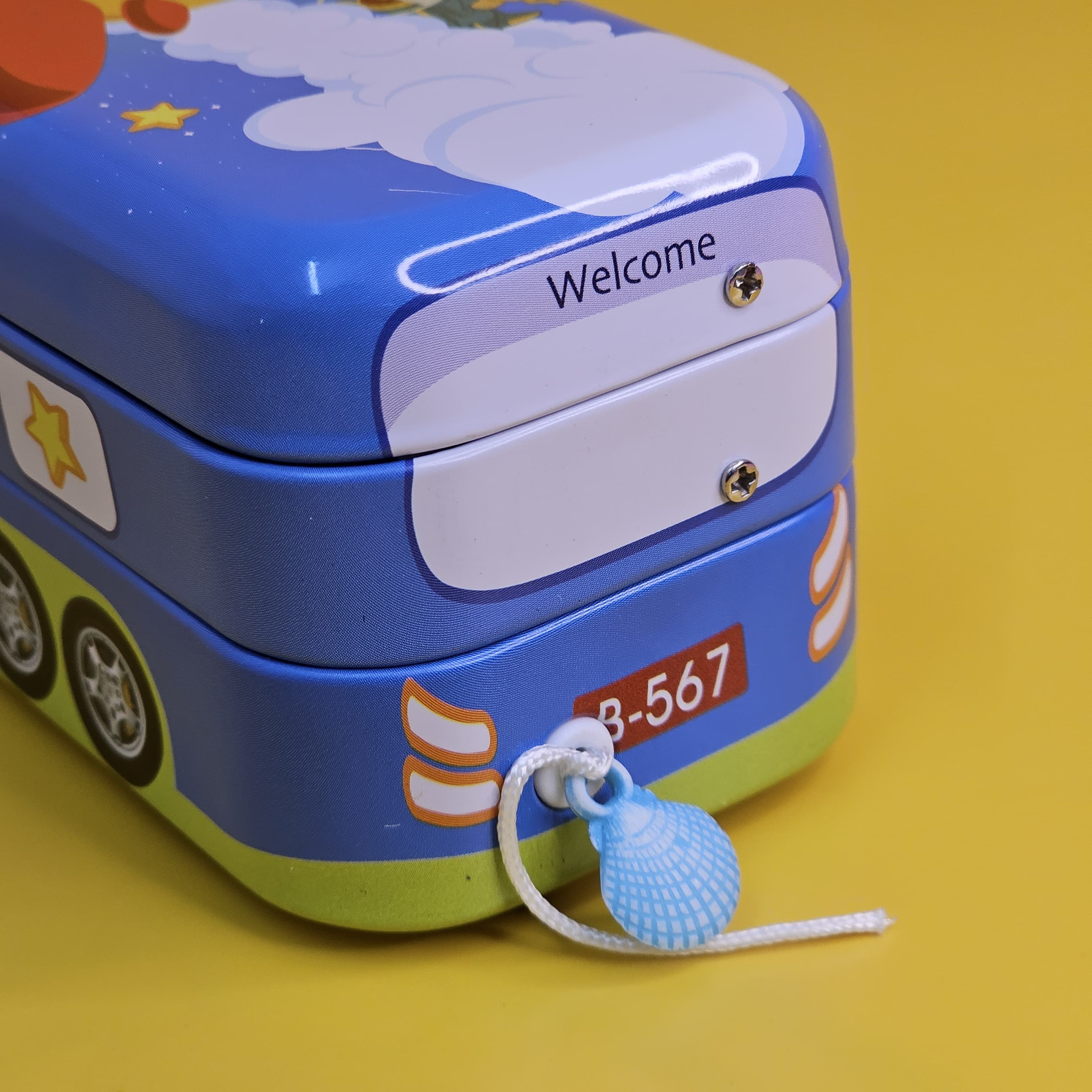 Discover more innovative and child-friendly school supplies at Usmile Toys www.usmile.toys.
