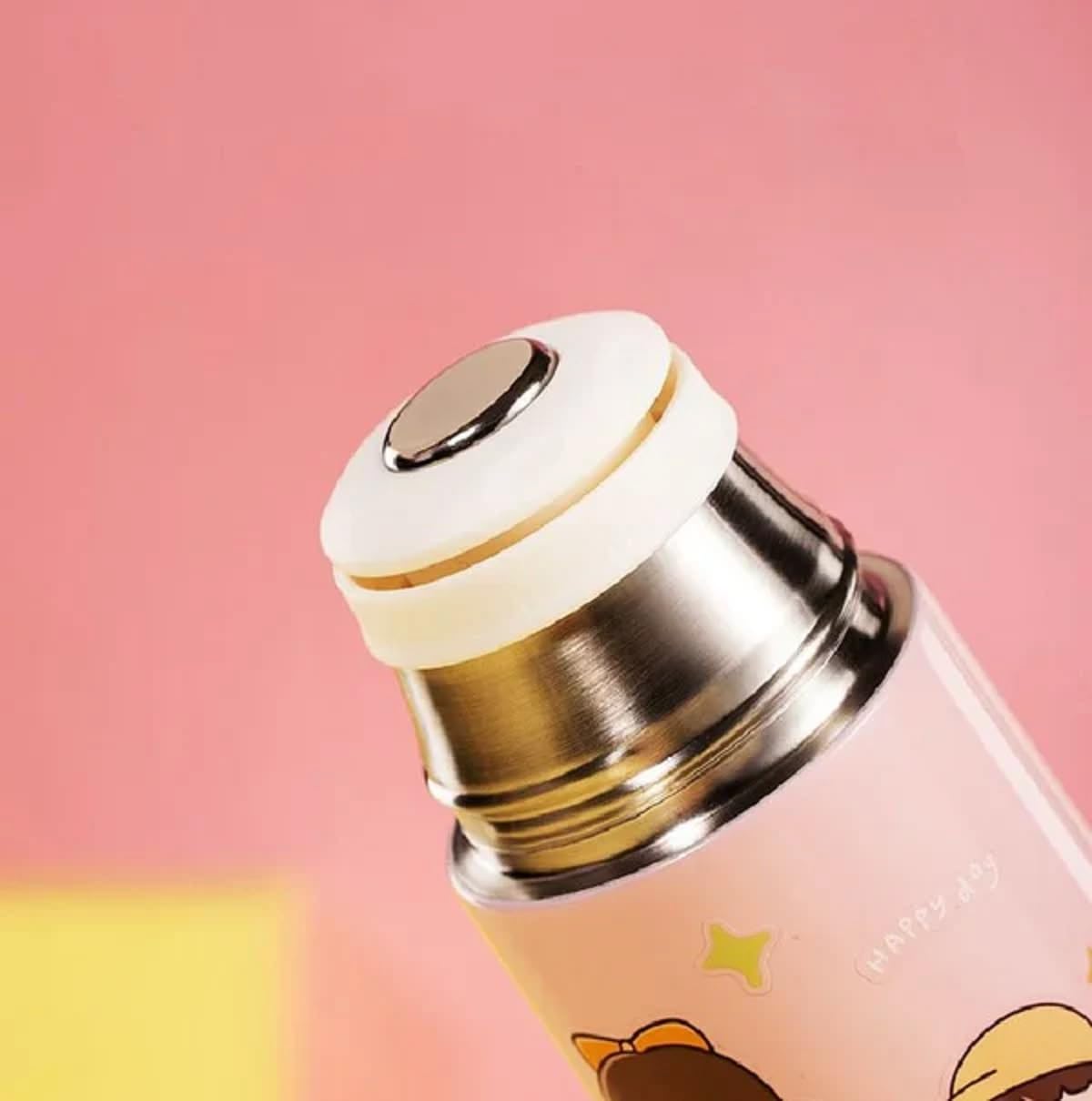 Vacuum Insulated Stainless Steel Thermos: Features a screw-on lid that doubles as a drinking cup.
www.usmile.toys