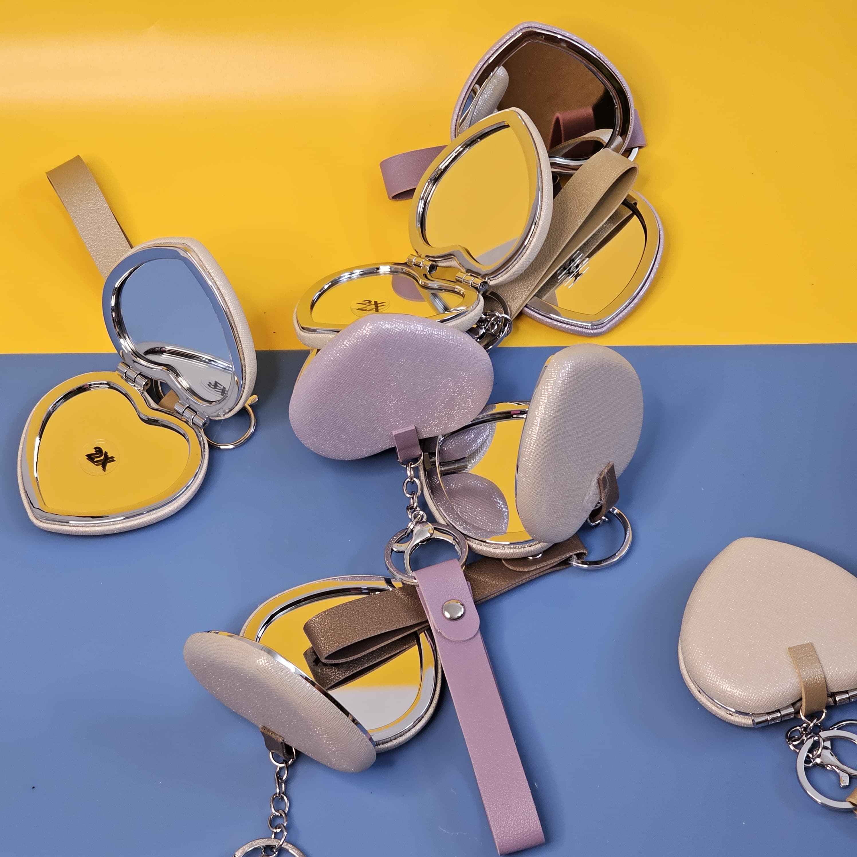 Chic heart-design compact mirror with leather strap – ideal for purse and everyday touch-ups. Usmile.toys
