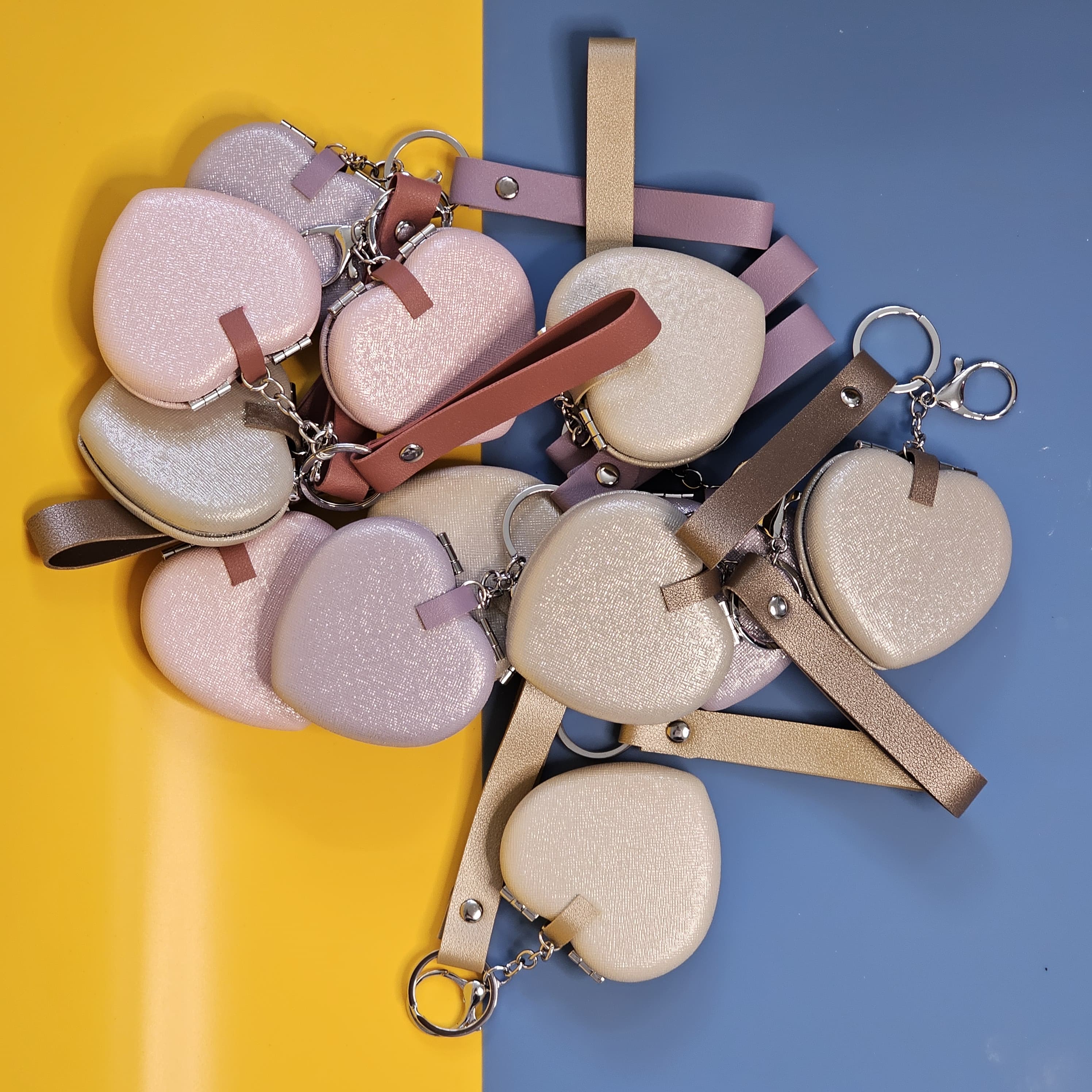 Trendy heart-shaped cosmetic mirror with keyring attachment – a perfect gift for women ww.usmile.toys