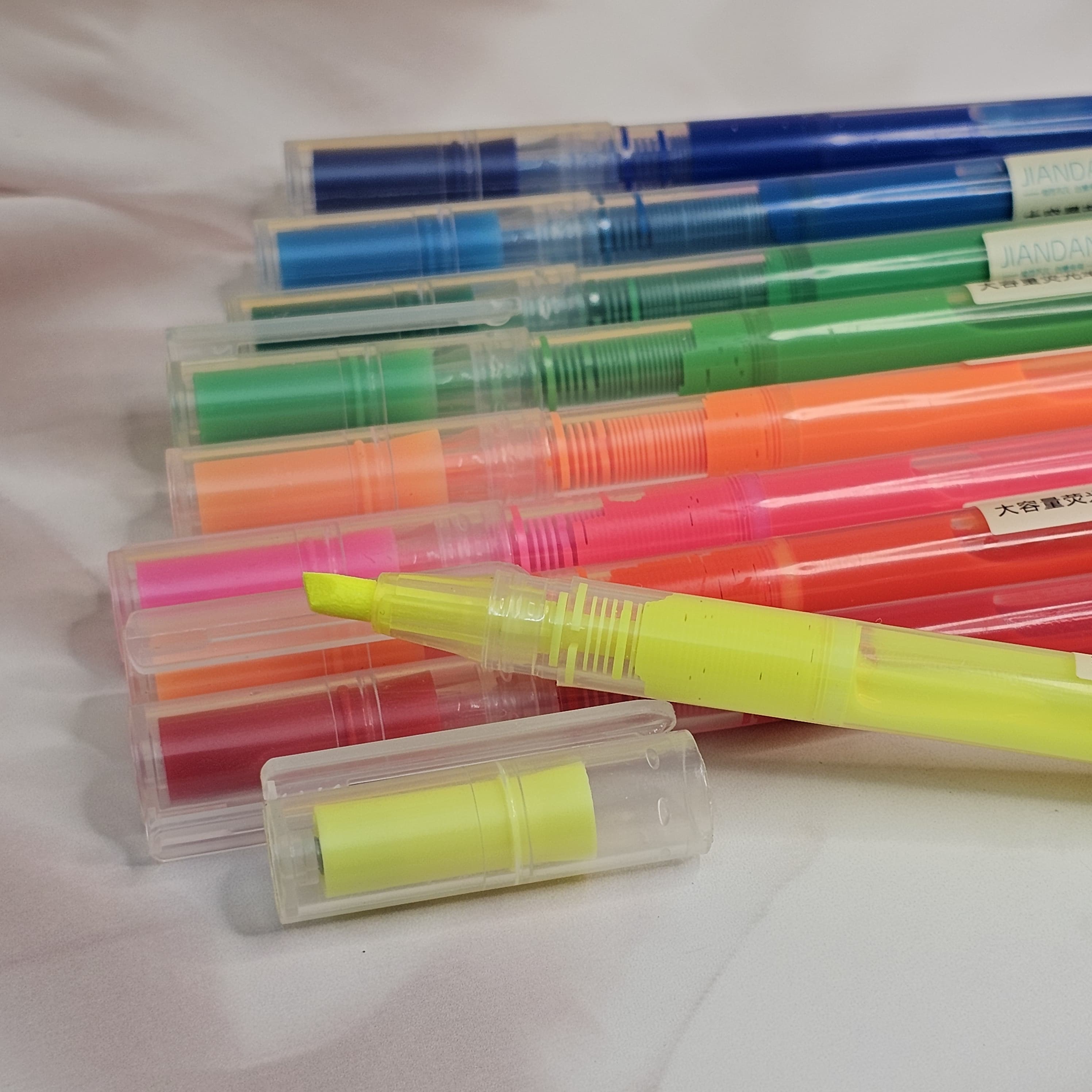 Colorful Highlighter Pack for Kids: Includes ten different bright shades for making important information stand out. Fun learning tools.
www.usmile.toys