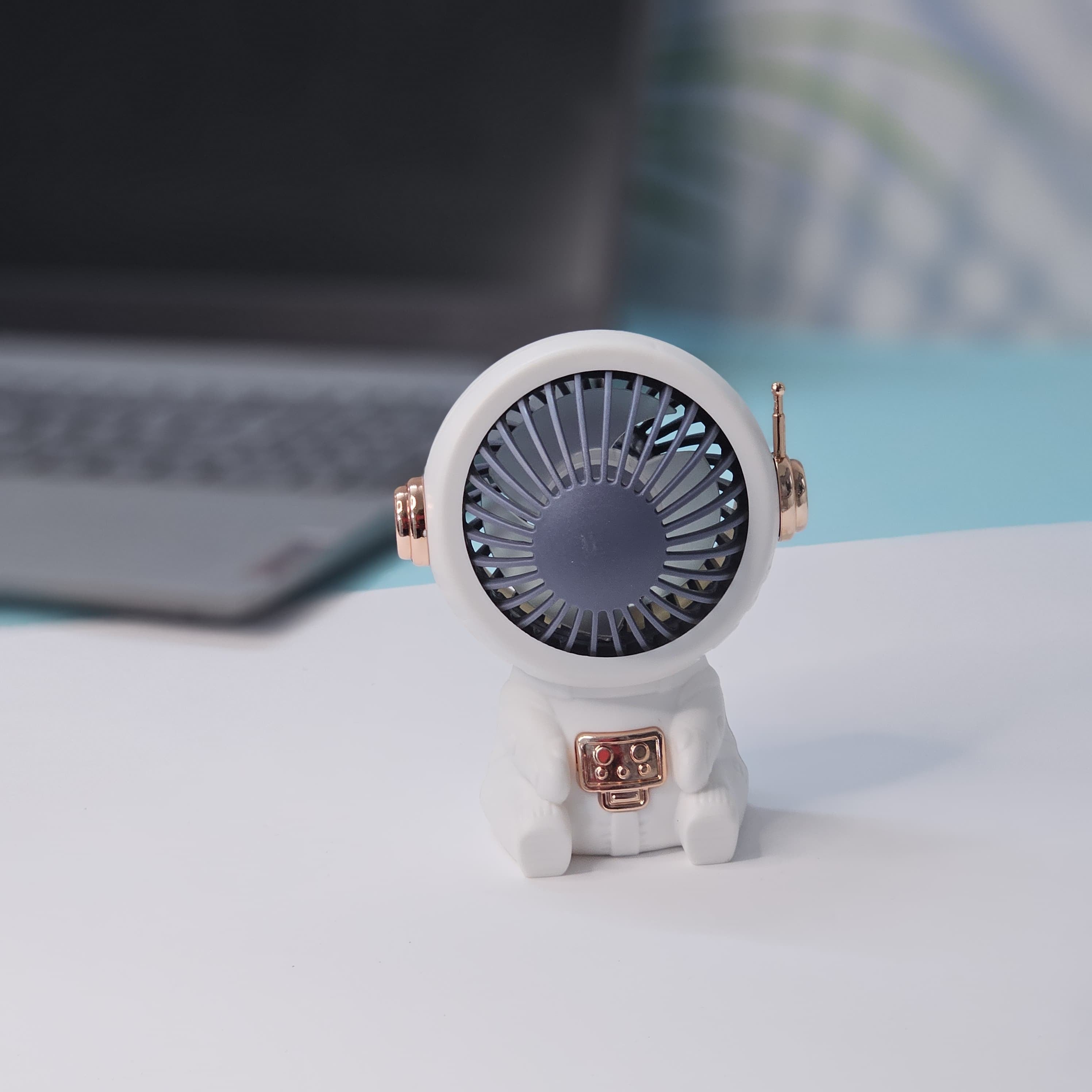 Clearly describes the visible item (grey mat, elephant, umbrella, colors). www.usmile.toys