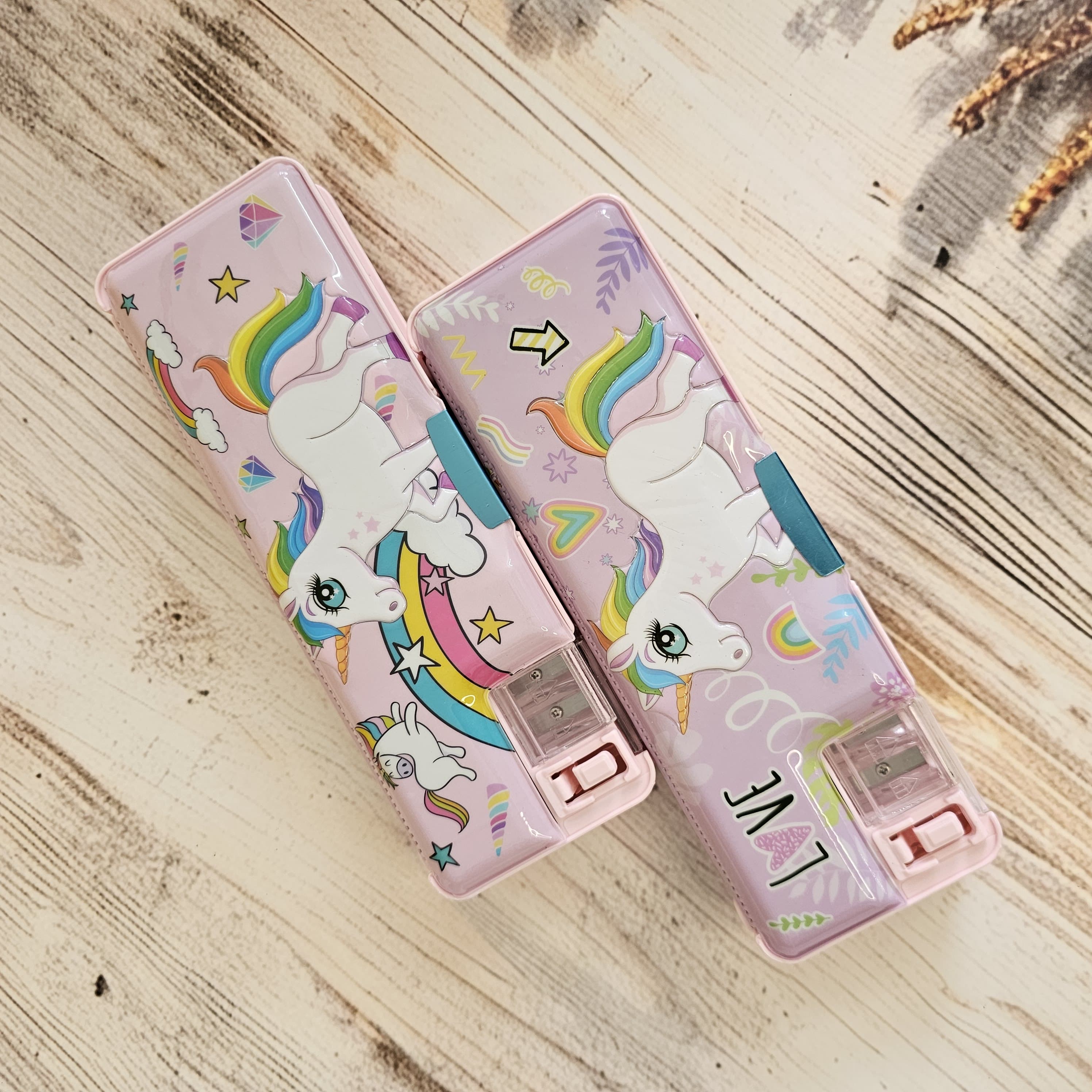 Interactive magnetic compass boxes for kids with inbuilt sharpener, colorful cartoon designs, www.usmile.toys.