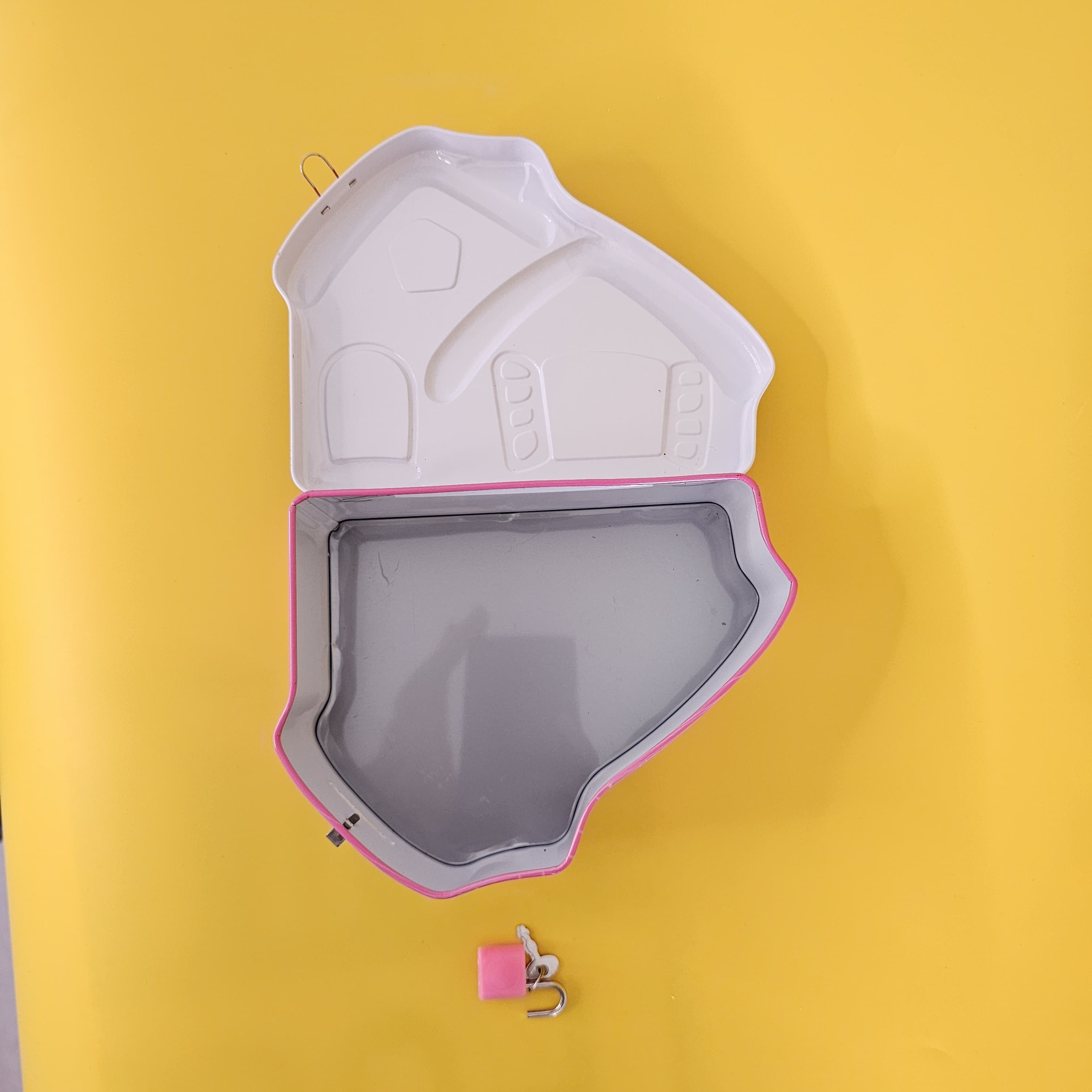 Locked metal piggy banks for children, house designs. www.usmile.toys