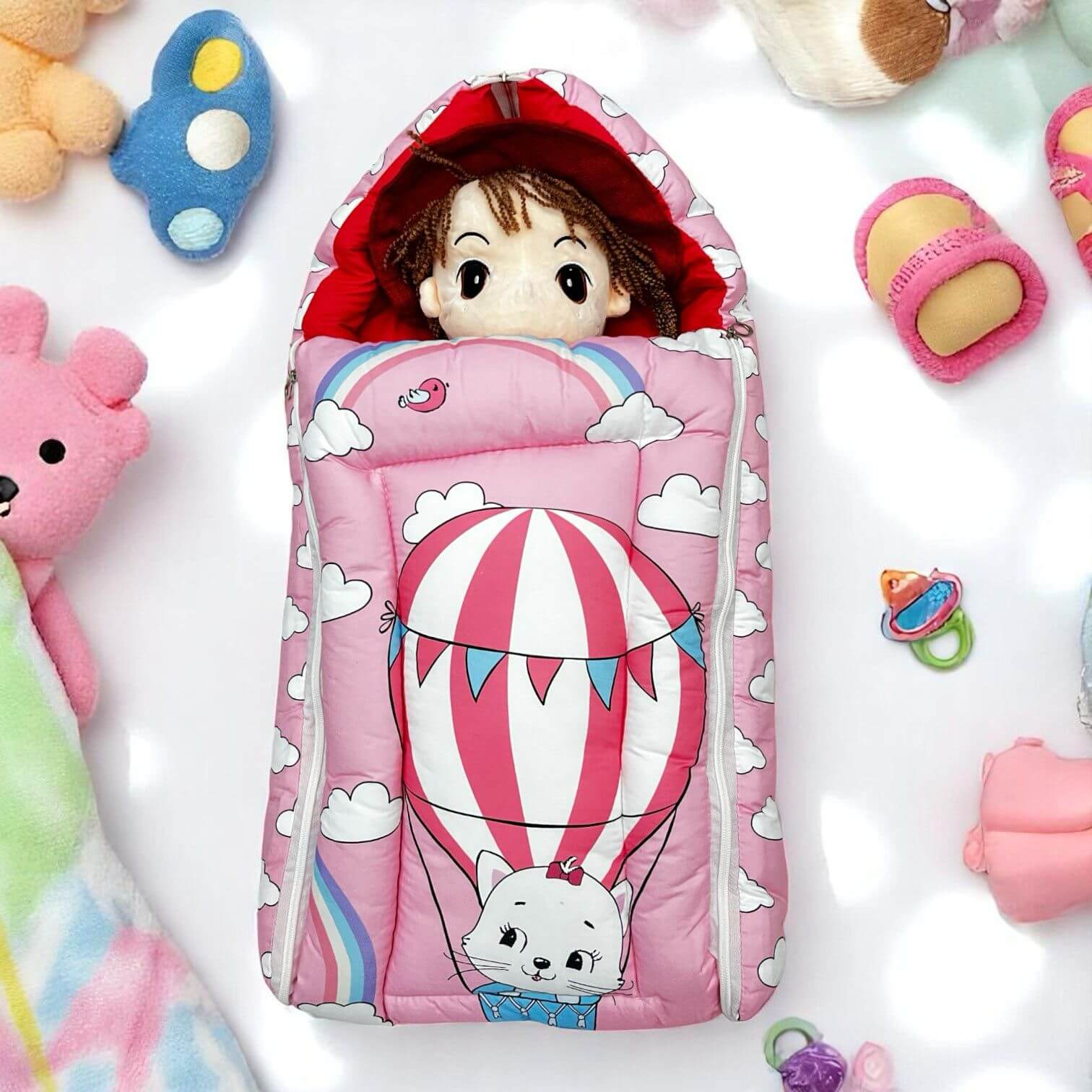 Cozy Tom and Jerry printed newborn baby sleeping bag, designed for secure and comfortable infant sleep. Perfect sleep sack for a peaceful night's rest for your baby, ensuring warmth and safety. www.usmile.com