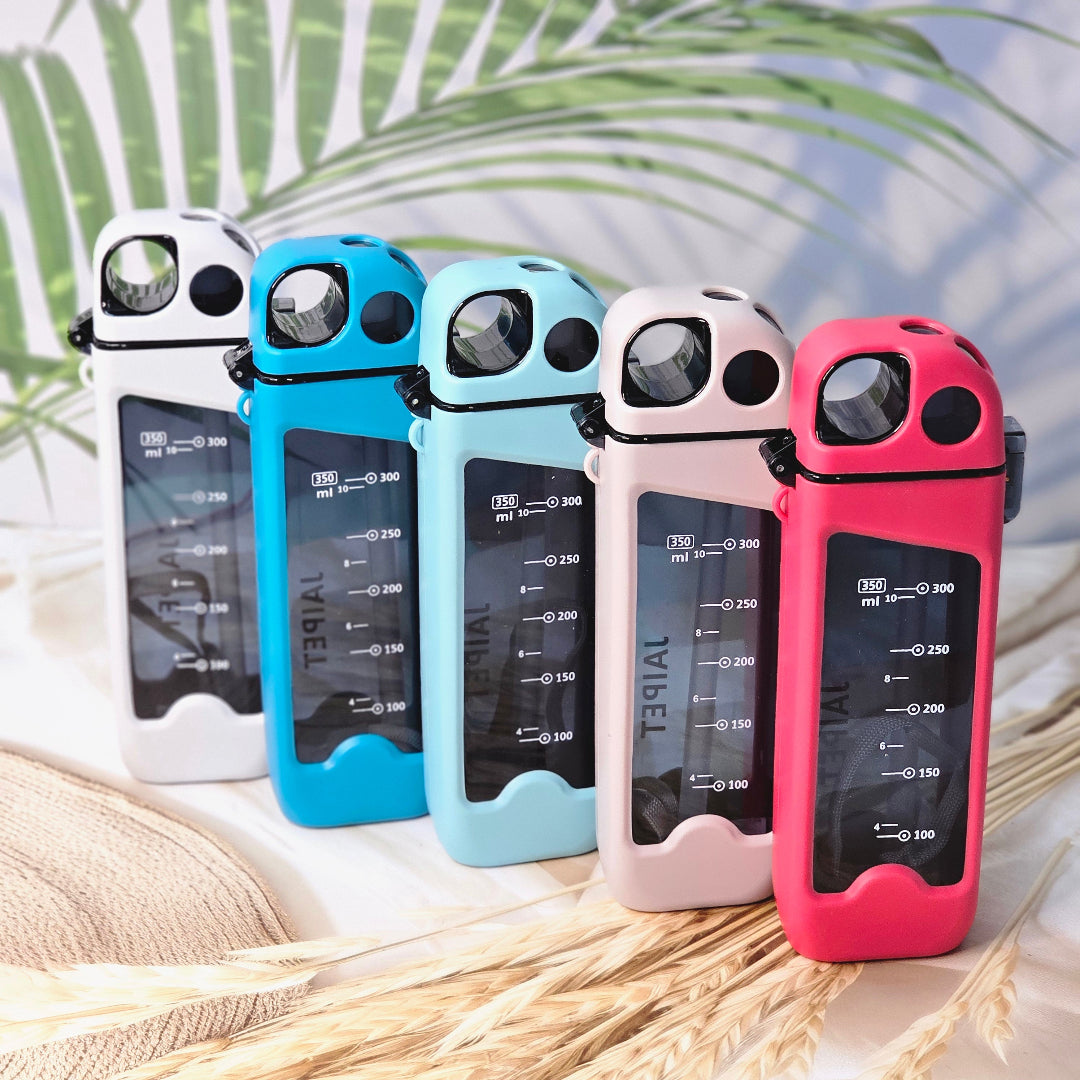 U Smile Toys collection of plastic sipper bottles for kids, featuring measurement markings and a convenient carry handle www.usmile.com