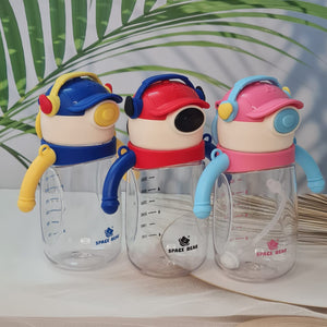 Set of three Space Bear plastic water bottles for kids in blue, red, and pink, each with a straw, handle, and unique bear-themed cap resembling headphones. Ideal sippy cups for toddlers and school children on usmile.toys. www.usmile.toys