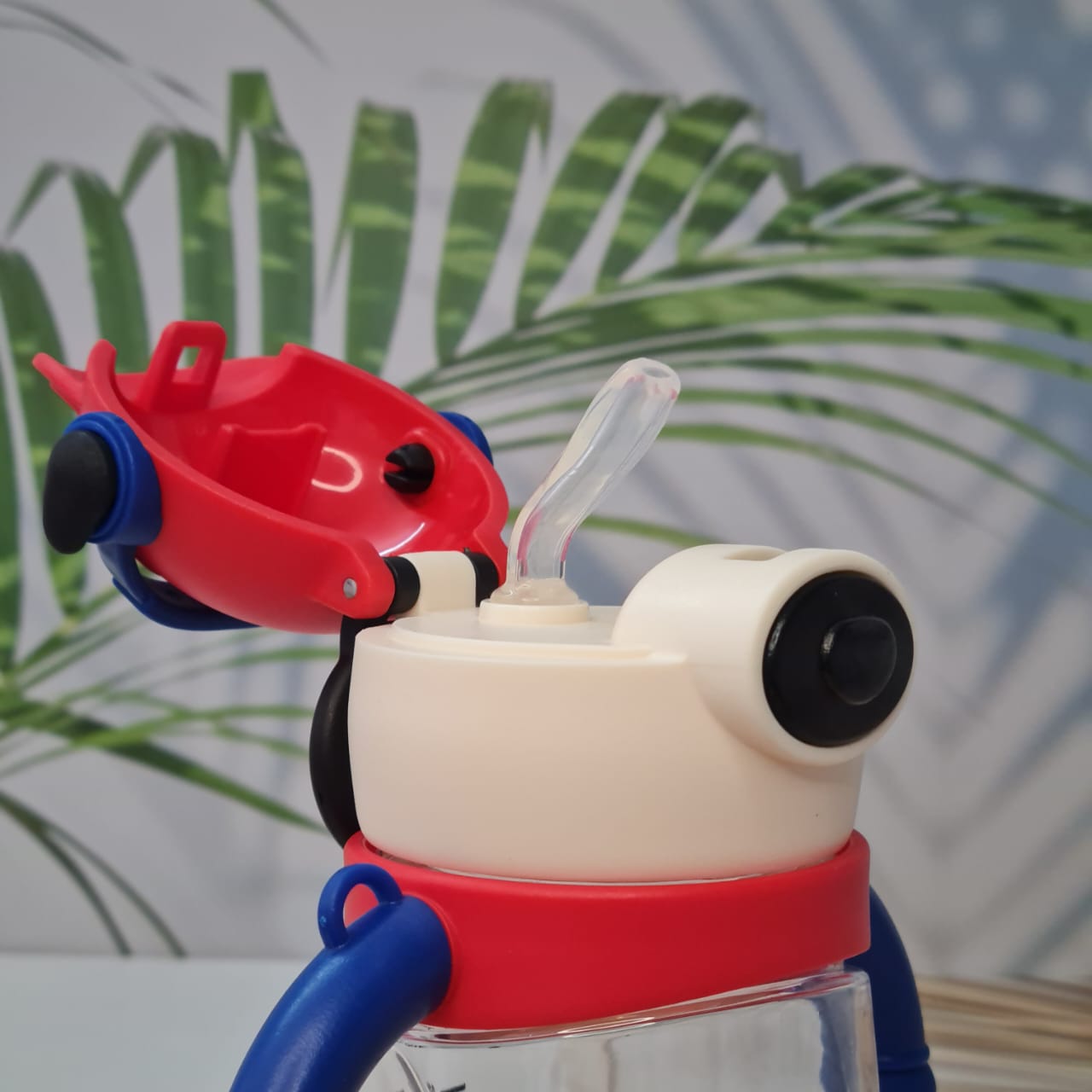  Colorful Space Bear kids' water bottles with integrated straws and ergonomic handles, featuring fun headphone-wearing bear designs on the caps. Perfect for hydration at school or on the go. www.usmile.toys