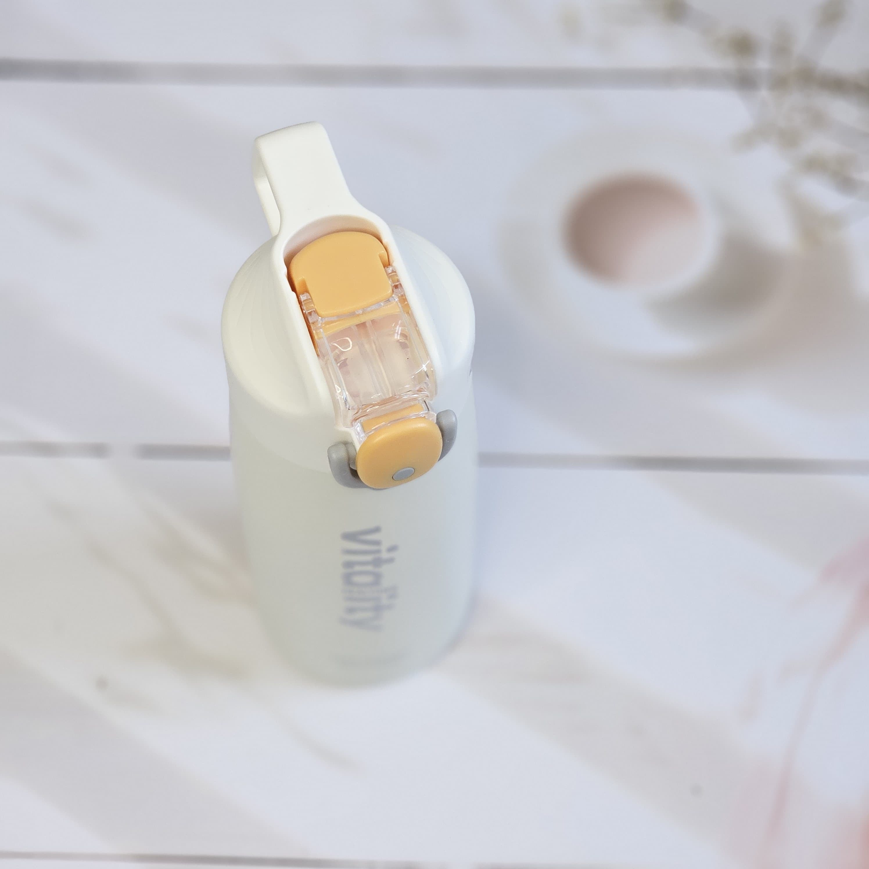 Stainless steel water bottles for kids and adults, featuring double-walled insulation, flip-top lids, and 'keep moving healthier' www.usmile.toys