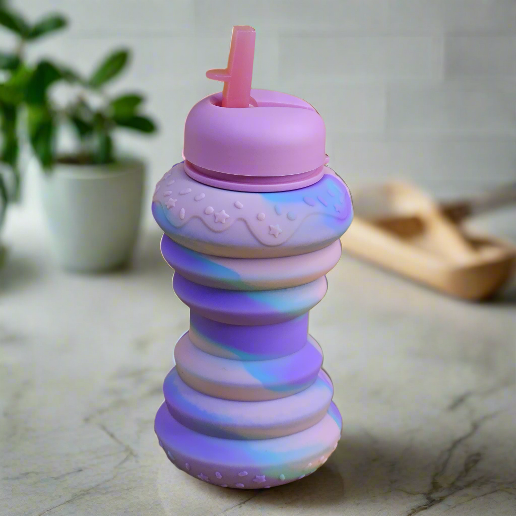 Shop this adorable and leakproof kids' water bottle and more at Usmile Toys www.usmile.toys.
