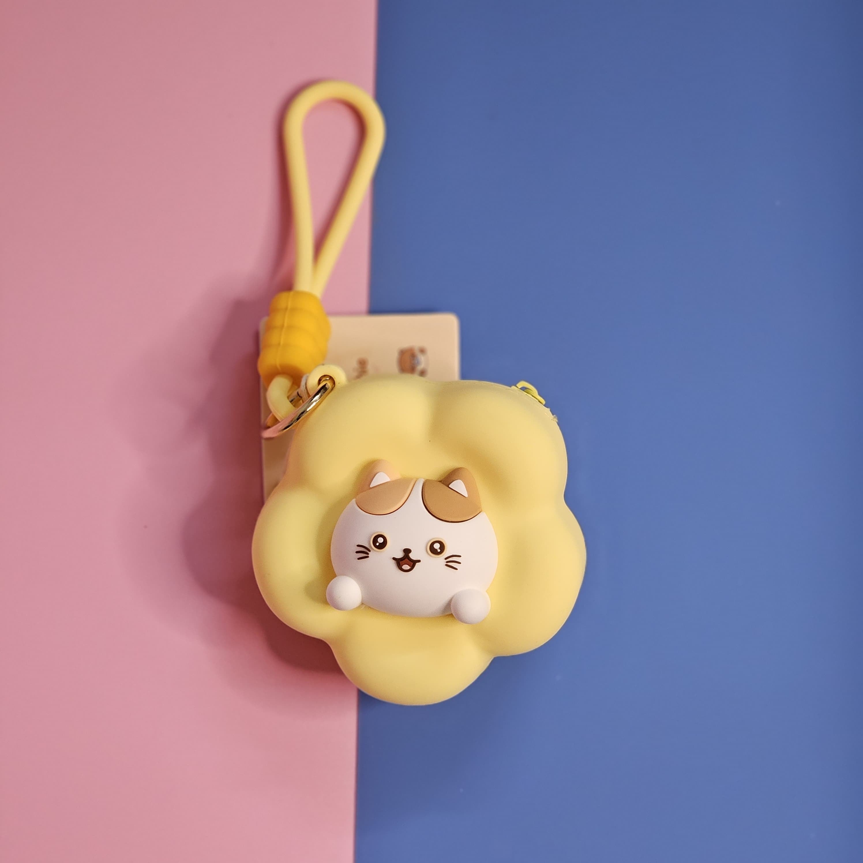 Adorable flower-shaped silicone wallets with animal faces – compact and stylish for kids and teens. Usmile.toys