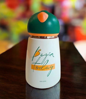 Leakproof stainless steel hot and cold water bottle for children, ideal for keeping beverages at the right temperature for school and outings in www.usmile.toys.
