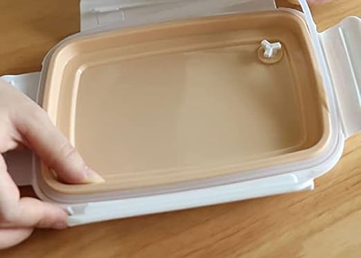 Stylish insulated kids' bento box with a natural wood-style top, keeping meals fresh for school or picnics. www.usmile.toys