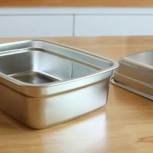 Stylish insulated kids' bento box with a natural wood-style top, keeping meals fresh for school or picnics. www.usmile.toys