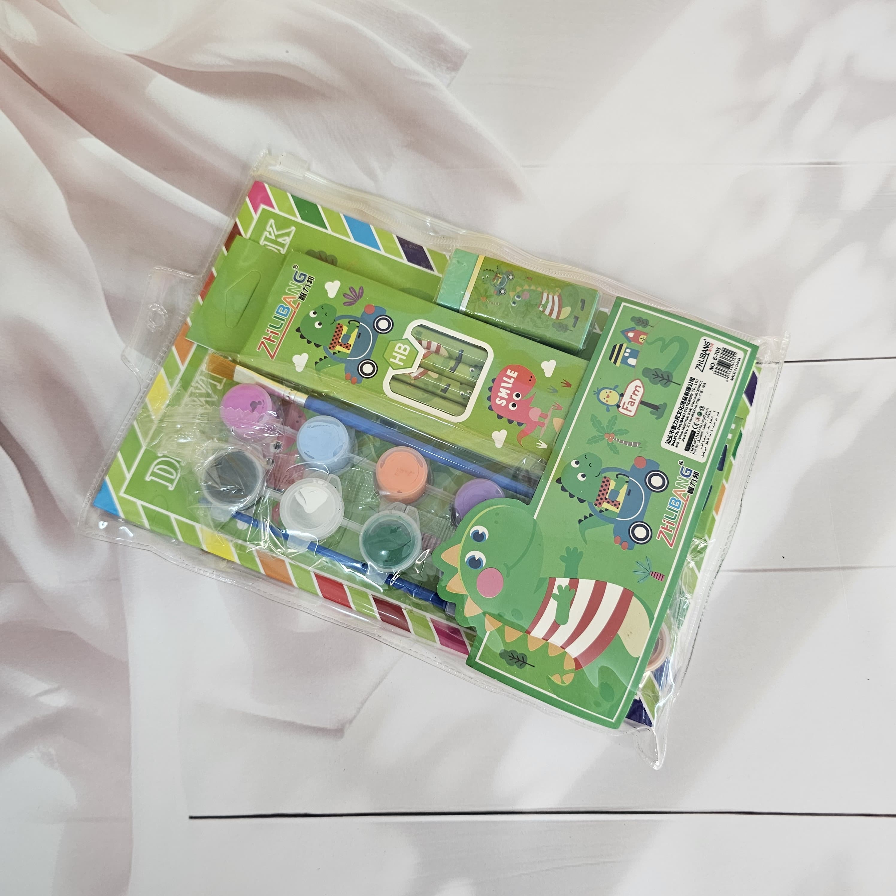 "Kids' art and craft kit with drawing book, paints, crayons, brushes, and sharpener. www.usmile.toys