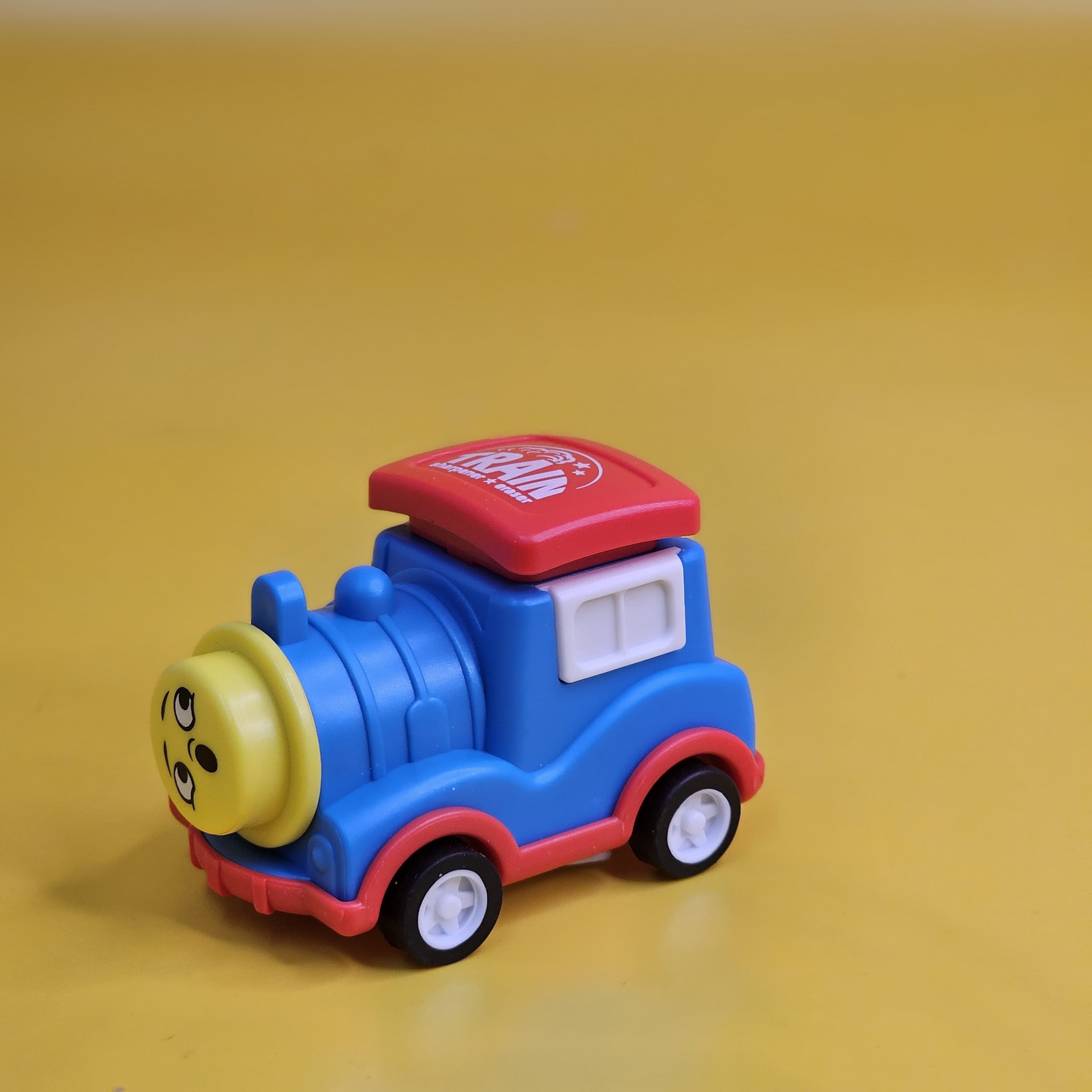 Shop this fun and educational train toy collection at Usmile Toys www.usmile.toys.
