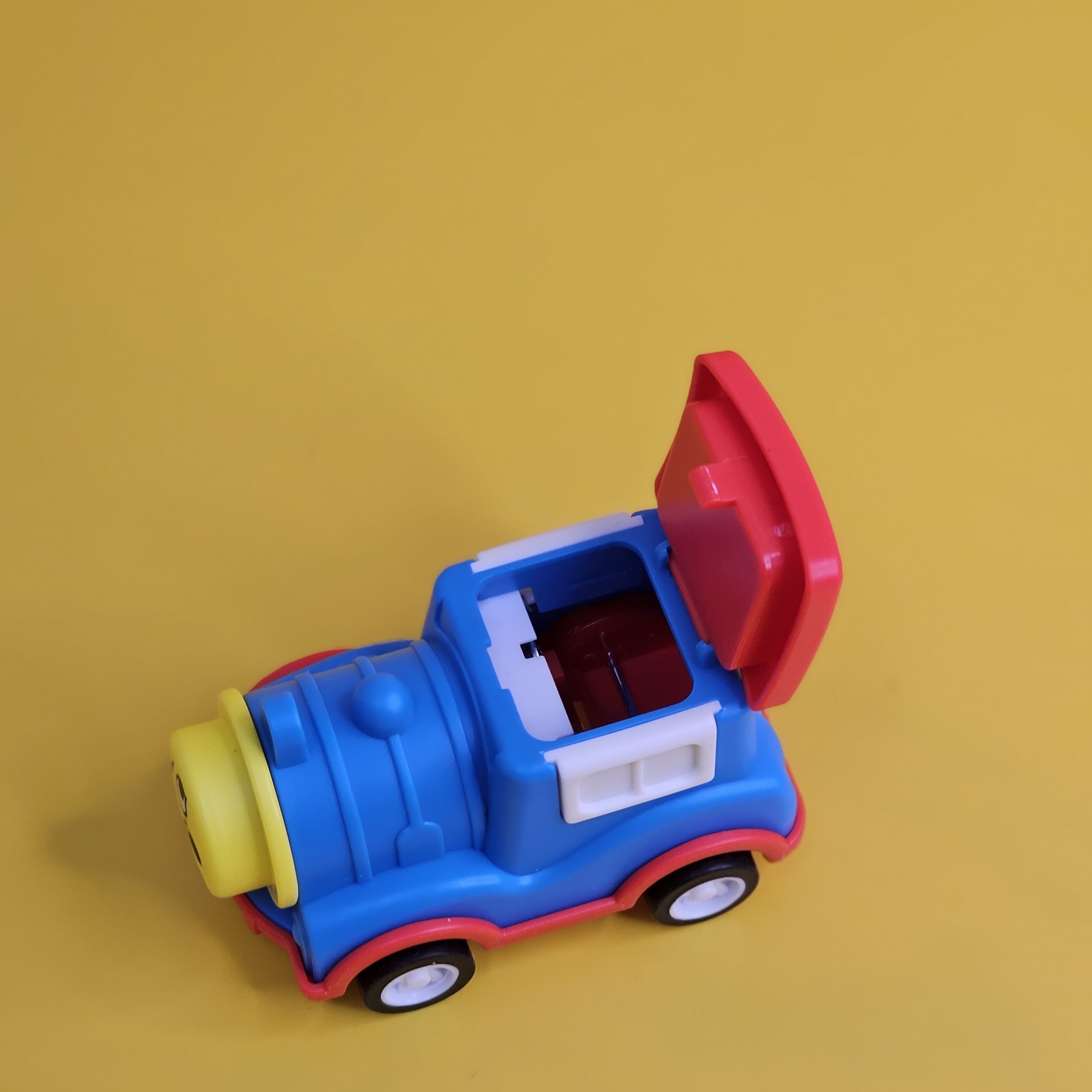 Set of four multicolour train-shaped pencil sharpeners with built-in erasers for kids' stationery and school supplies www.usmile.toys
