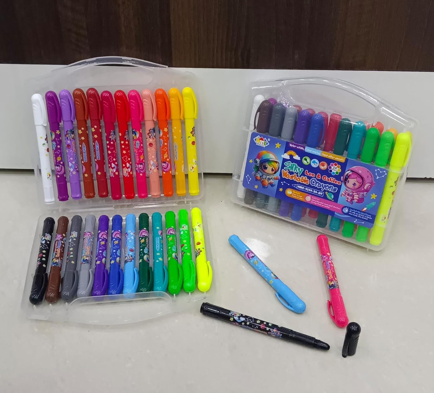Set of 24 twistable crayon colour pens for kids, offering smooth and vibrant drawing in a no-mess design, perfect for art in www.usmile.toys
