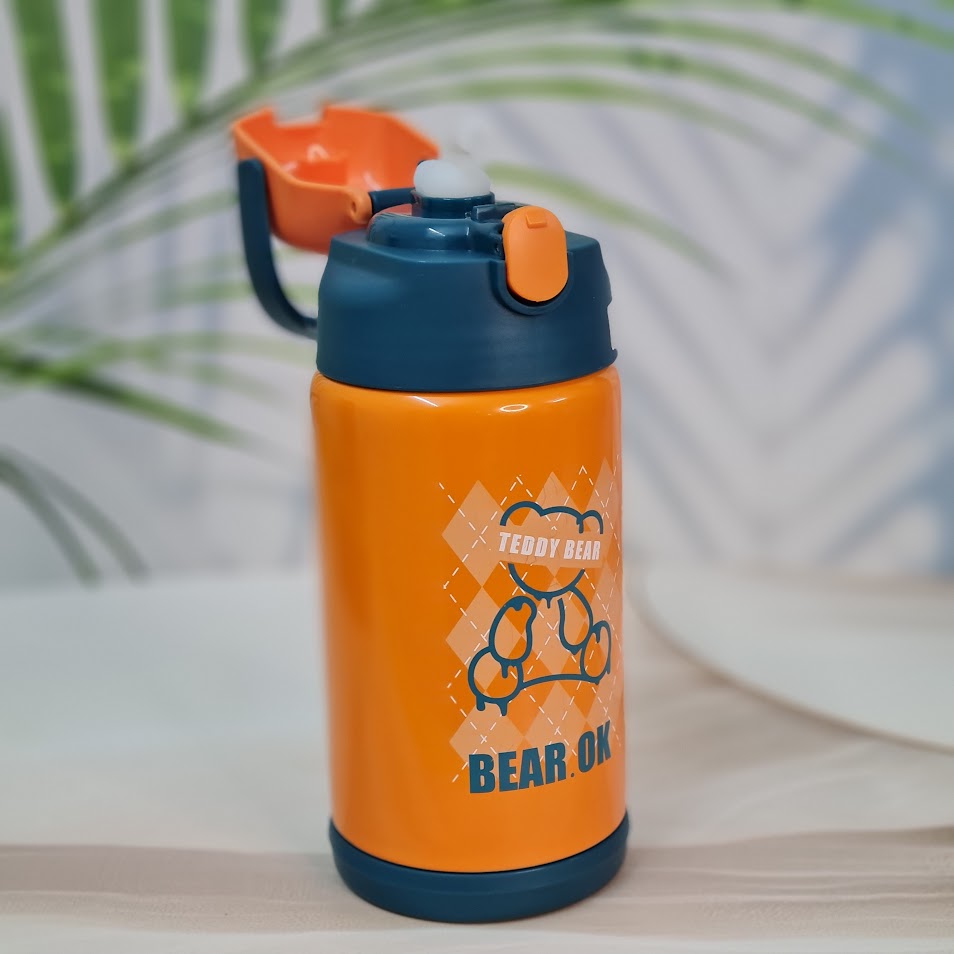 Close-up of two Usmile Toys SS vacuum water bottles, each nestled inside a unique teddy bear-like protective sleeve, showing the pink and purple bottle tops." www.usmile.toys